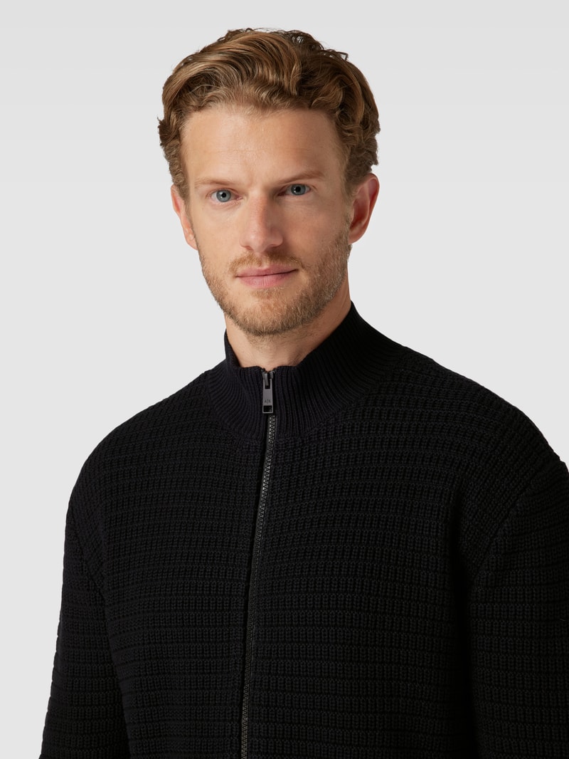 Strickjacke mit Stehkragen in schwarz