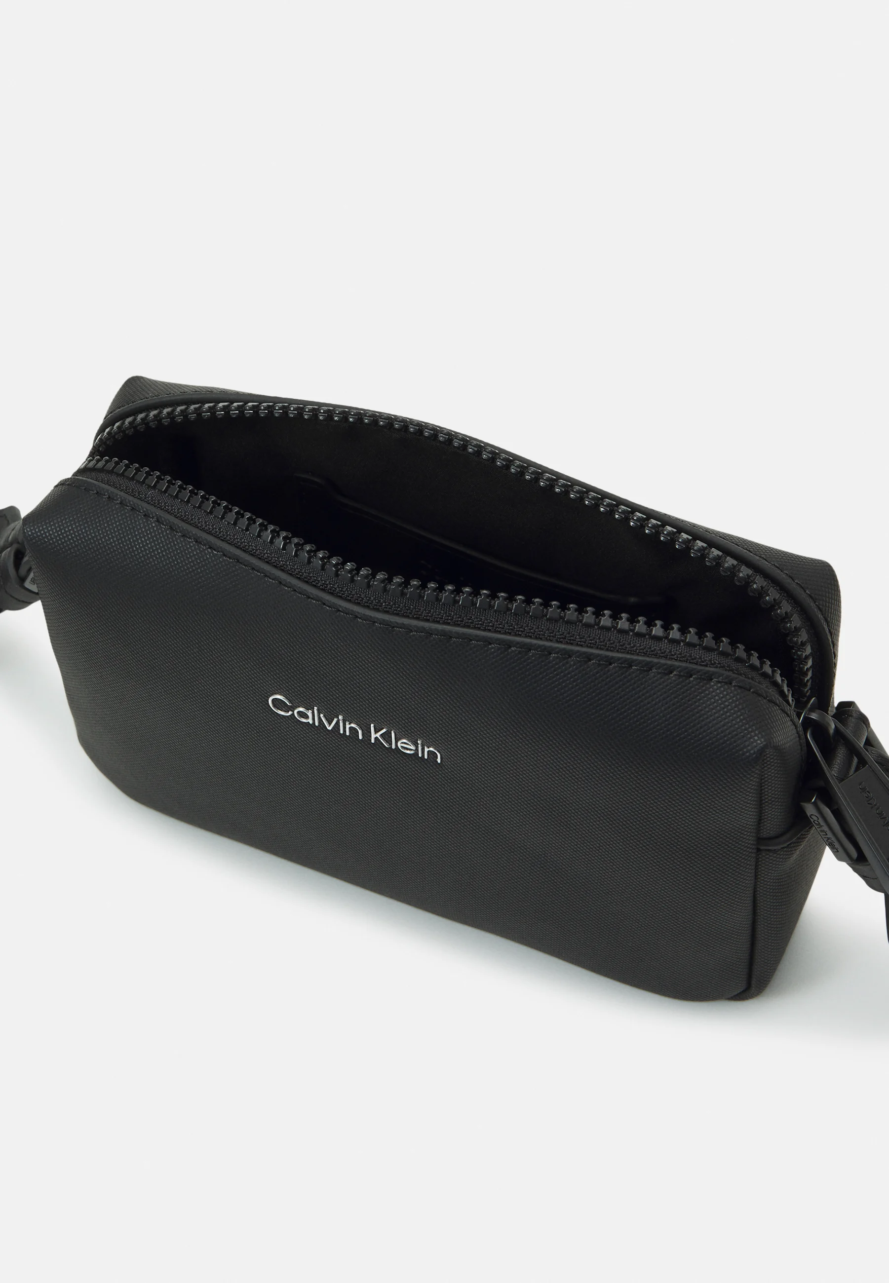 Calvin Klein CK MUST CAMERA BAG UNISEX - Bolso de hombro