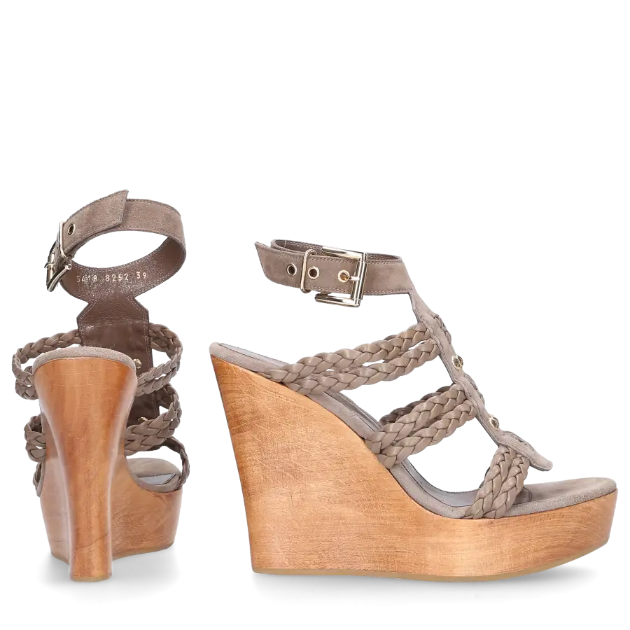 Gianvito Rossi - Plateausandalen Kalbsleder Geflochten Nieten grau - grau