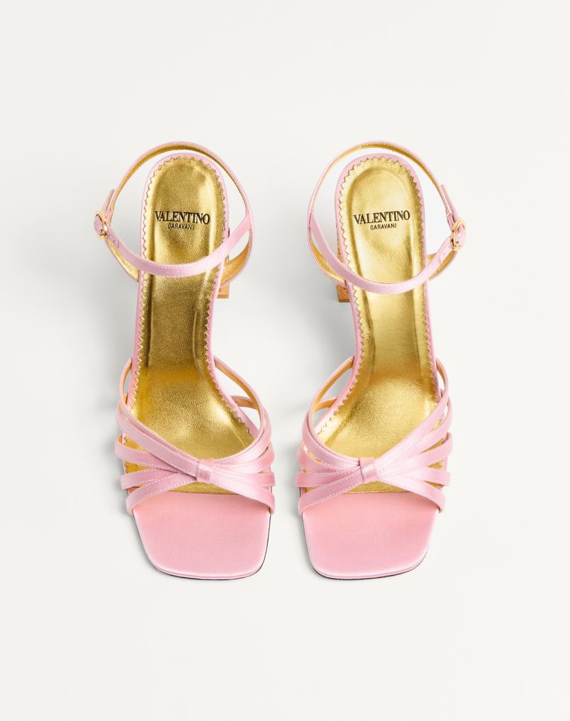 Sandália Preshoes de cetim com cristais, 90 mm