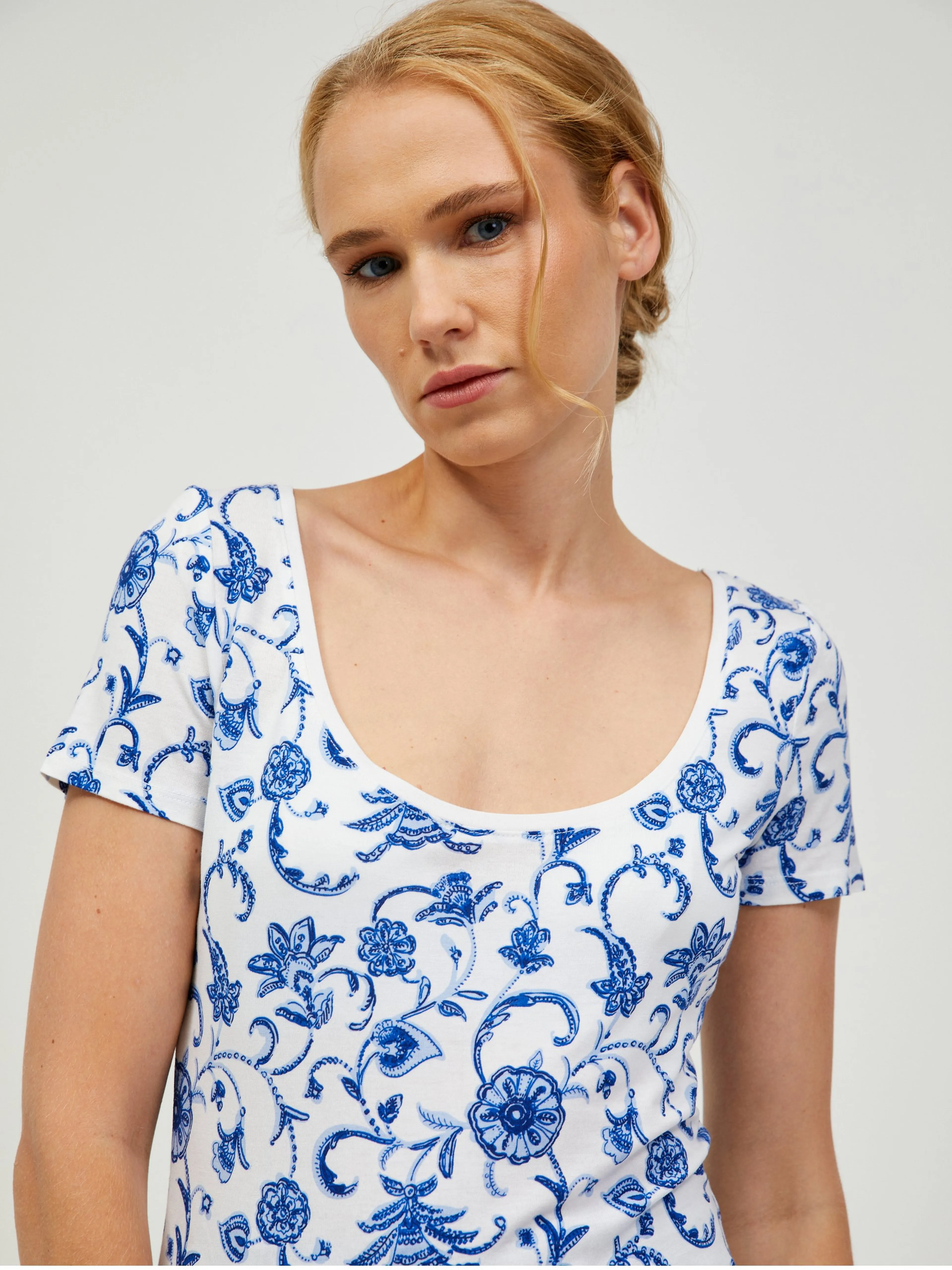 Blau-weißes gemustertes T-Shirt ORSAY