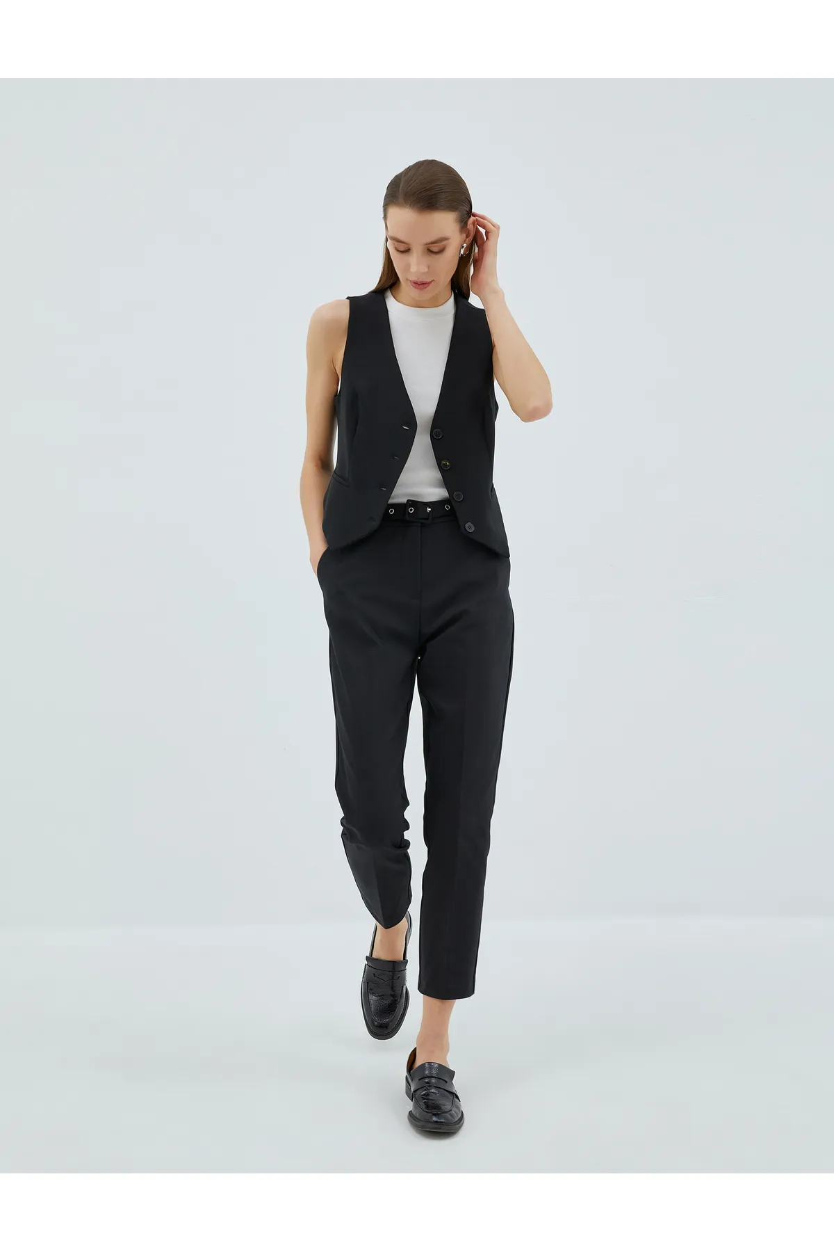 Koton  Zigarettenhose mit Gürteldetail und Taschen