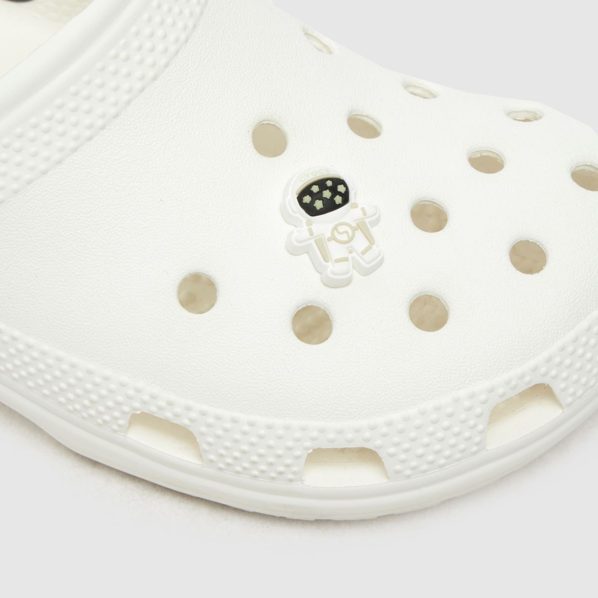 Crocs vita multi-jibbitz som lyser i mörkret, astronaut