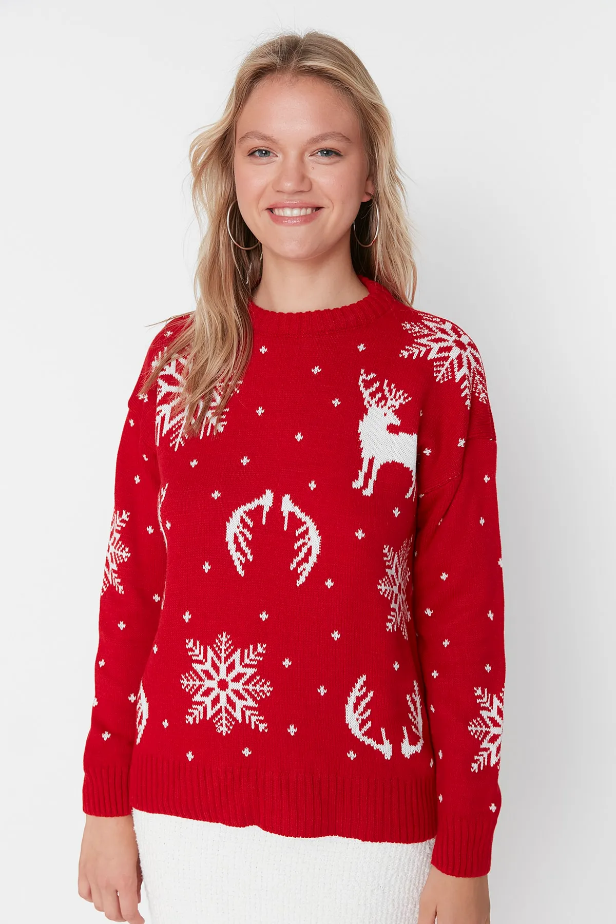 Trendyol Collection  Roter selbstgemusterter Strickpullover mit Rundhalsausschnitt TWOAW23KZ01591