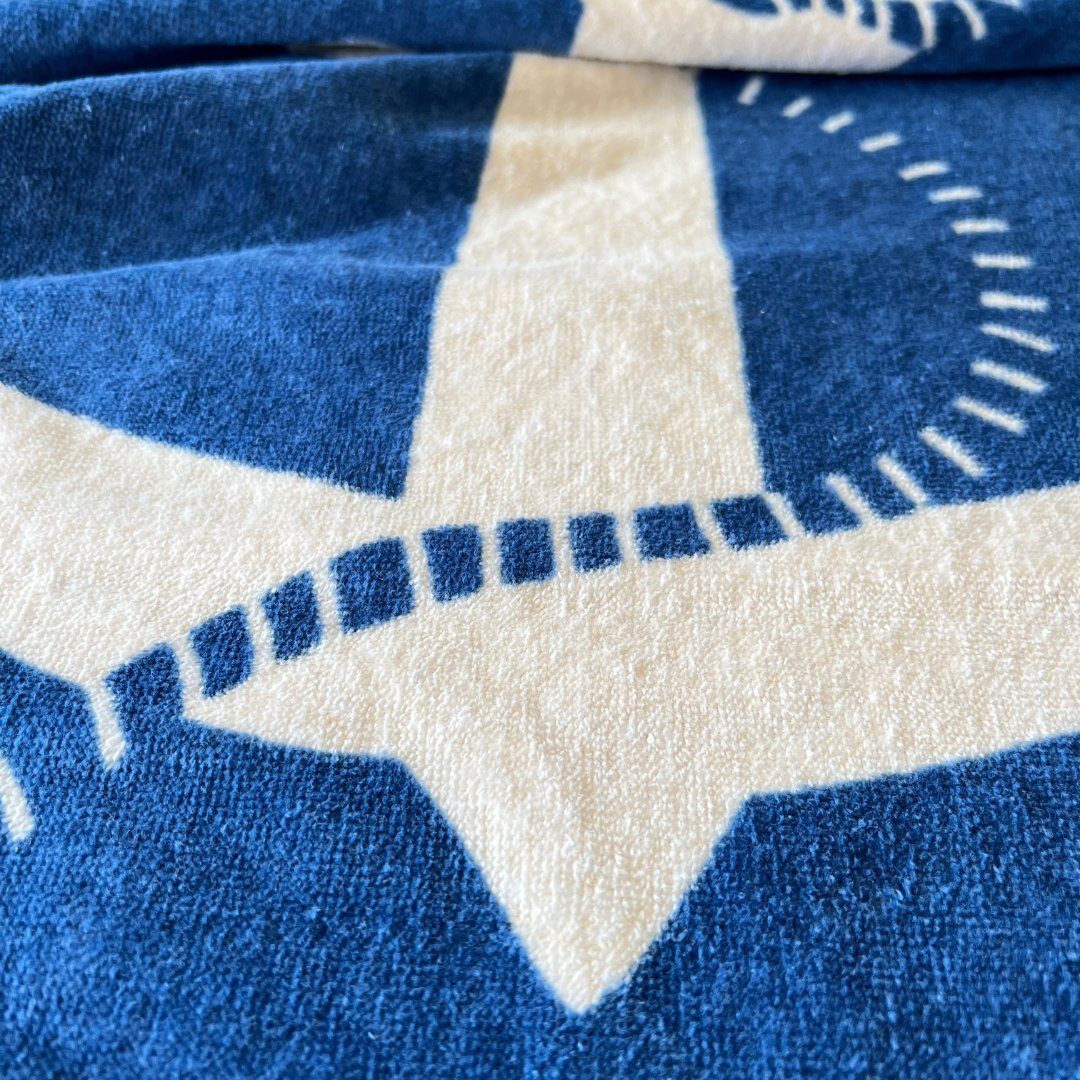 MTOnlinehandel Badetuch Küstenkind Strandtuch / Strandlaken 90x180 cm, 100%, Baumwolle (1-St), maritimes Design mit Anker, hochwertig, weich und flauschig