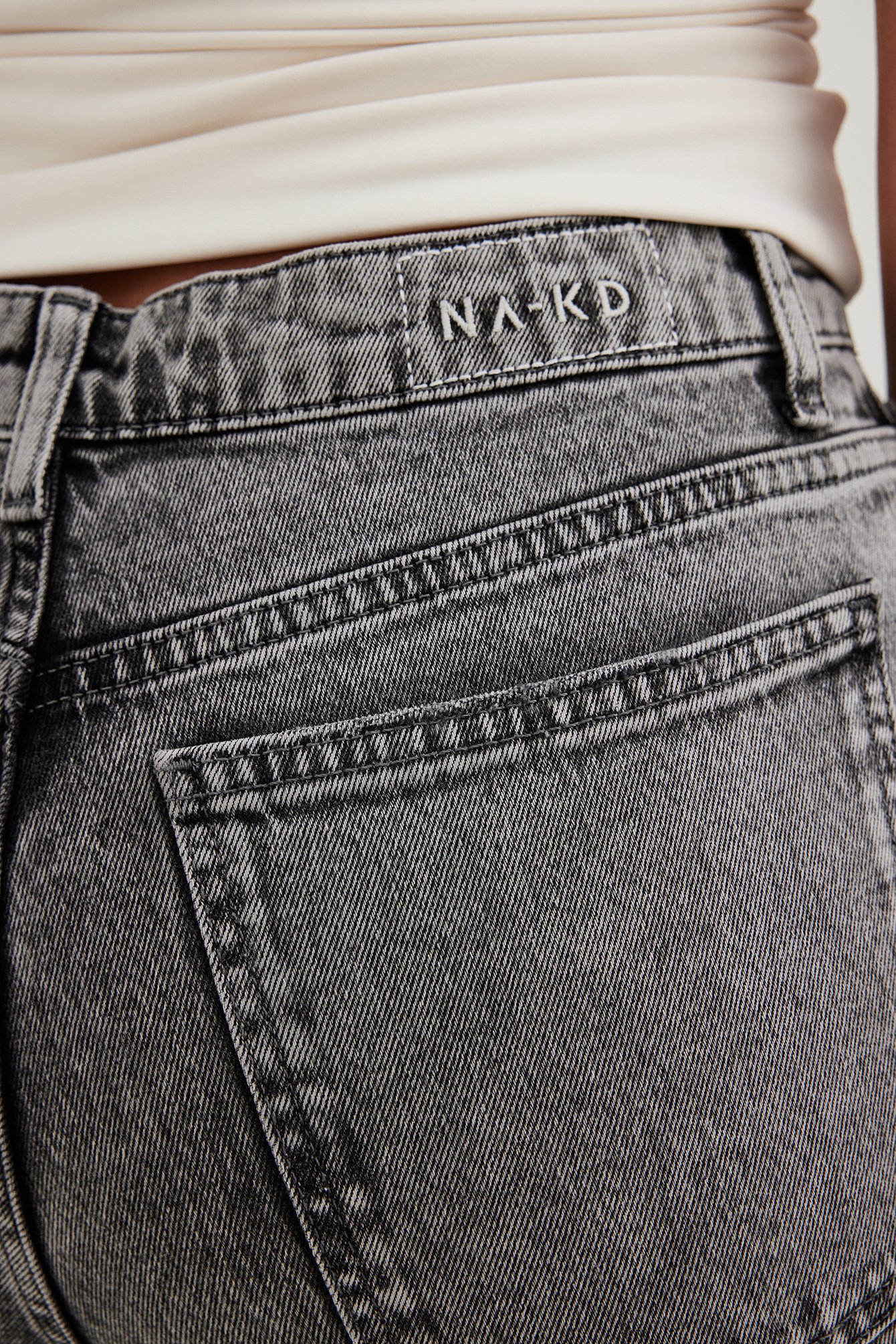 Ausgestellte Jeans mit hoher Taille