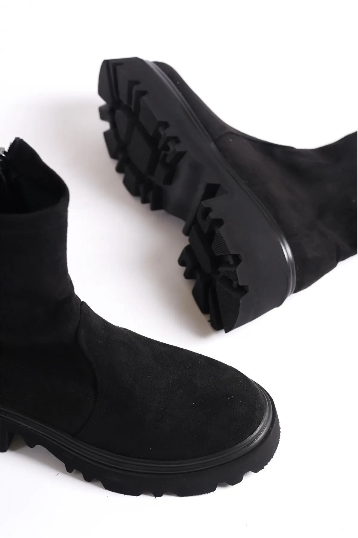 Capone Outfitters  Damenstiefel mit runder Zehenpartie, Stretch und seitlichem Reißverschluss