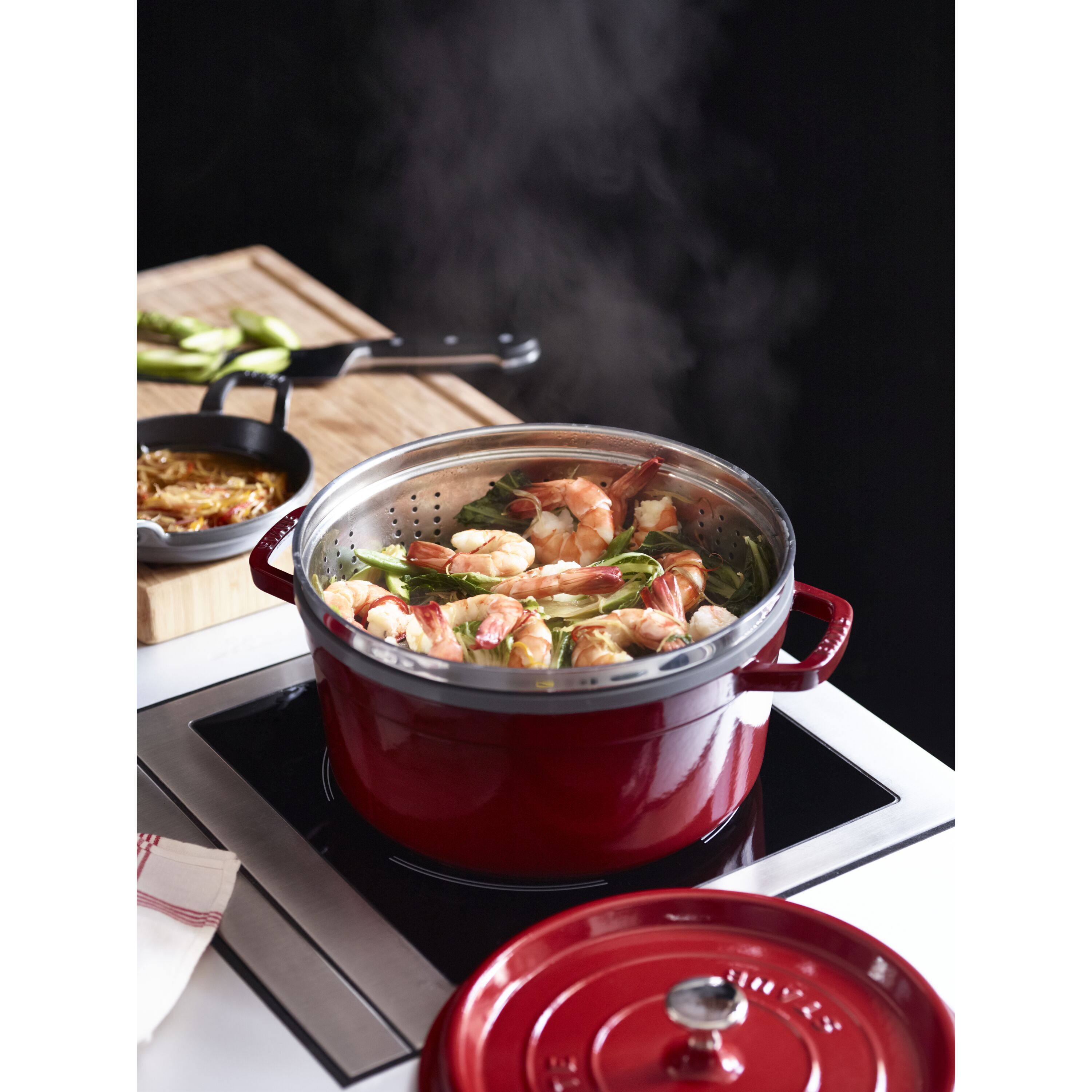 Cocotte mit Dämpfeinsatz 26 cm, rund, Kirsch-Rot, Gusseisen