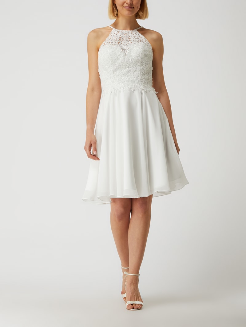 Brautkleid aus Spitze und Chiffon in offwhite