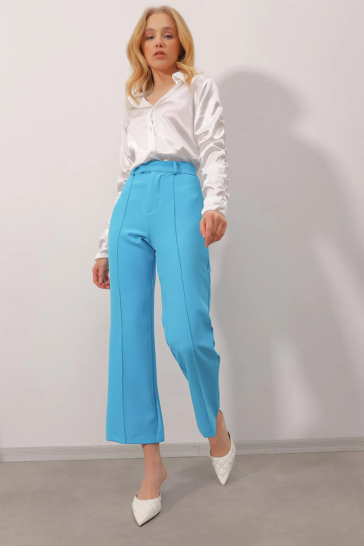 Trend Alaçatı Stili  Damen-Hose aus türkisblauem, vorne genähtem Abnähergewebe ALC-X9838