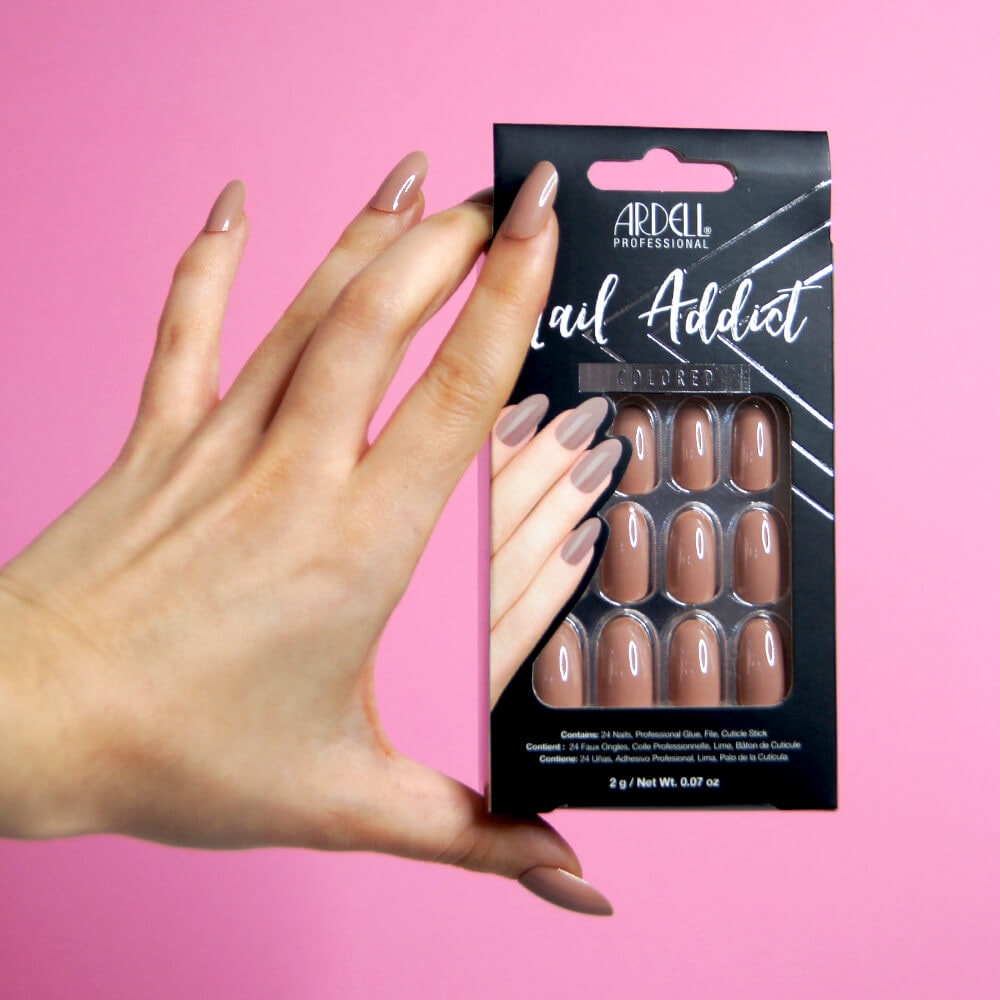 Ardell Nail Addict Latte Faux-ongles prêt à poser Ardell avec accessoires