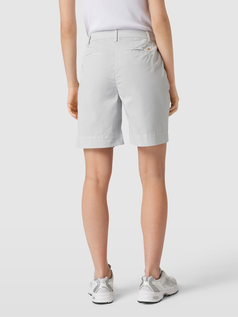 Straight Fit Bermuda mit Anhänger in metallic Modell 'JACQUELINE' in hellgrau