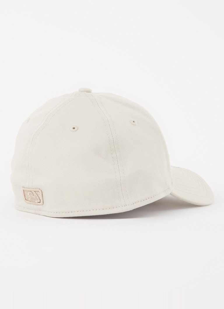 New Era -lippis kirjonnalla