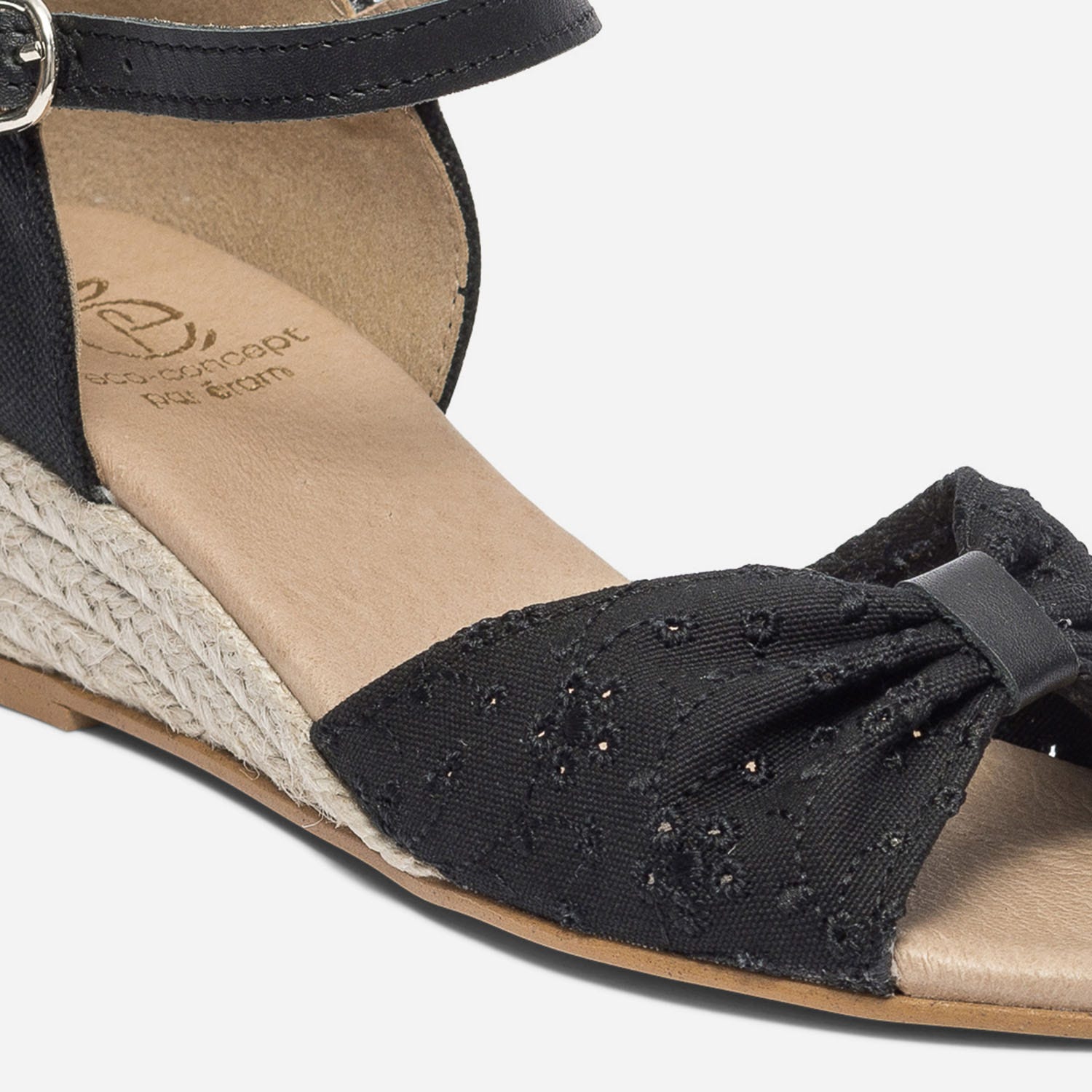 Sandale noire en toile coton bio brodée
