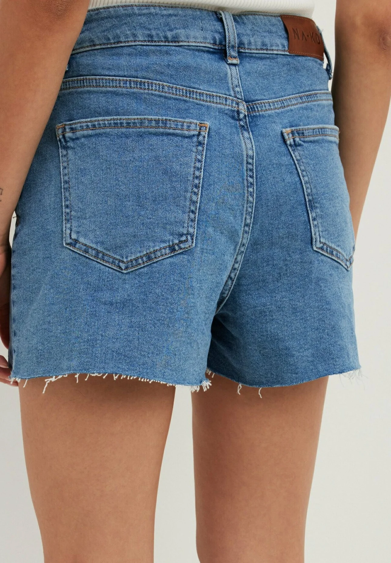NA-KD STRETCH - Pantalones cortos vaqueros