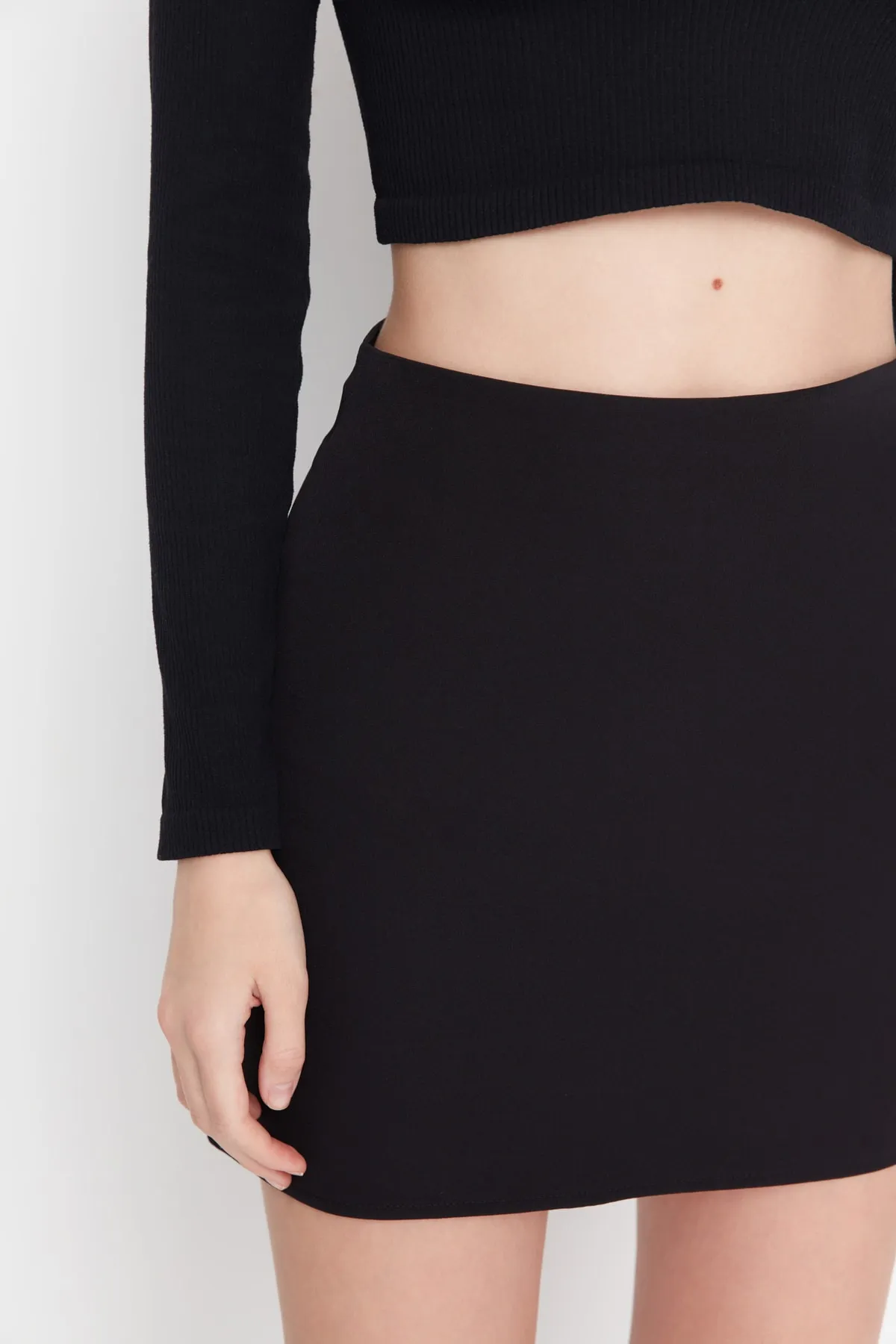 Trendyol Collection  Schwarzer gewebter Minirock TWOAW23ET00082