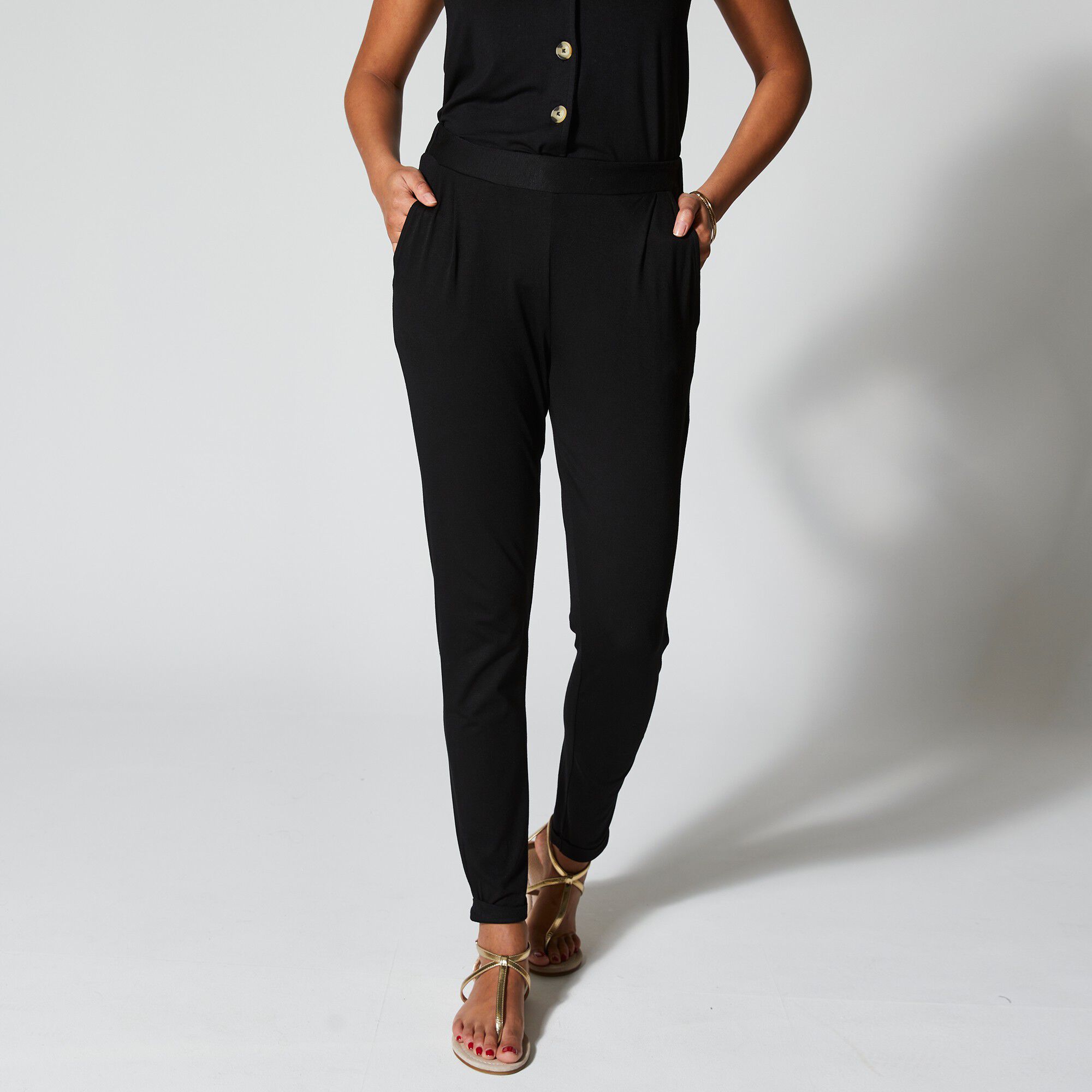 Pantalon fuselé taille élastiquée maille fluide unie