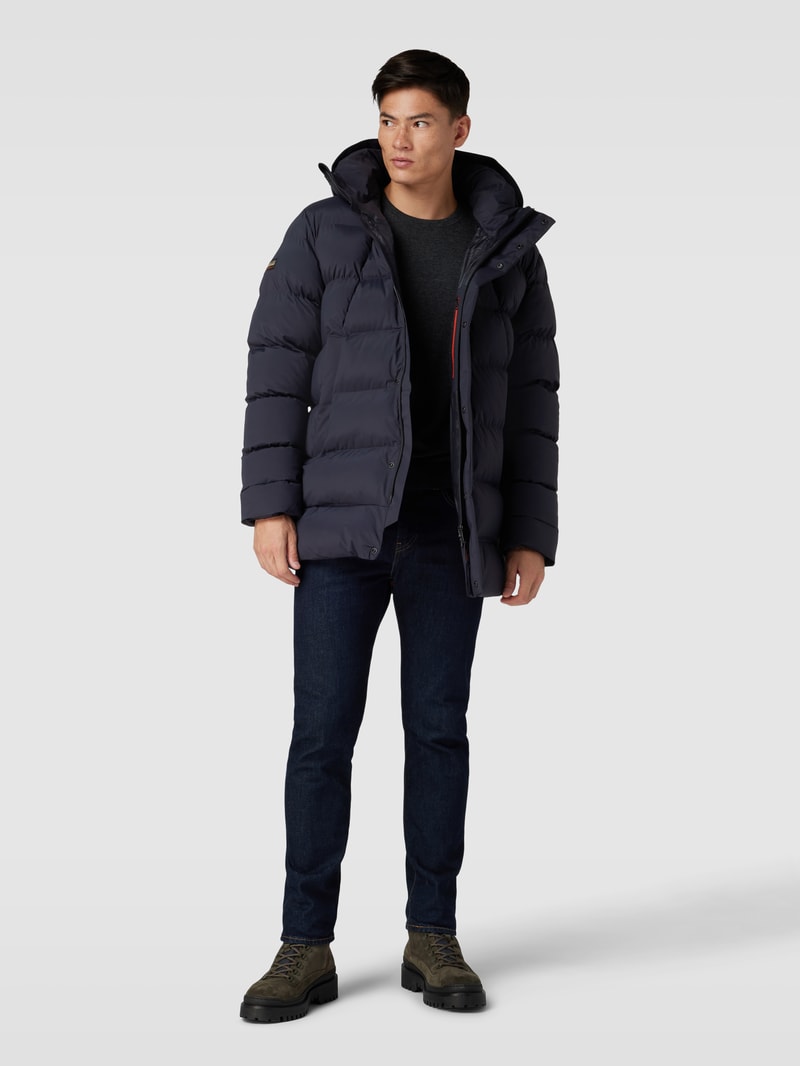 Steppjacke mit Kapuze in schwarz