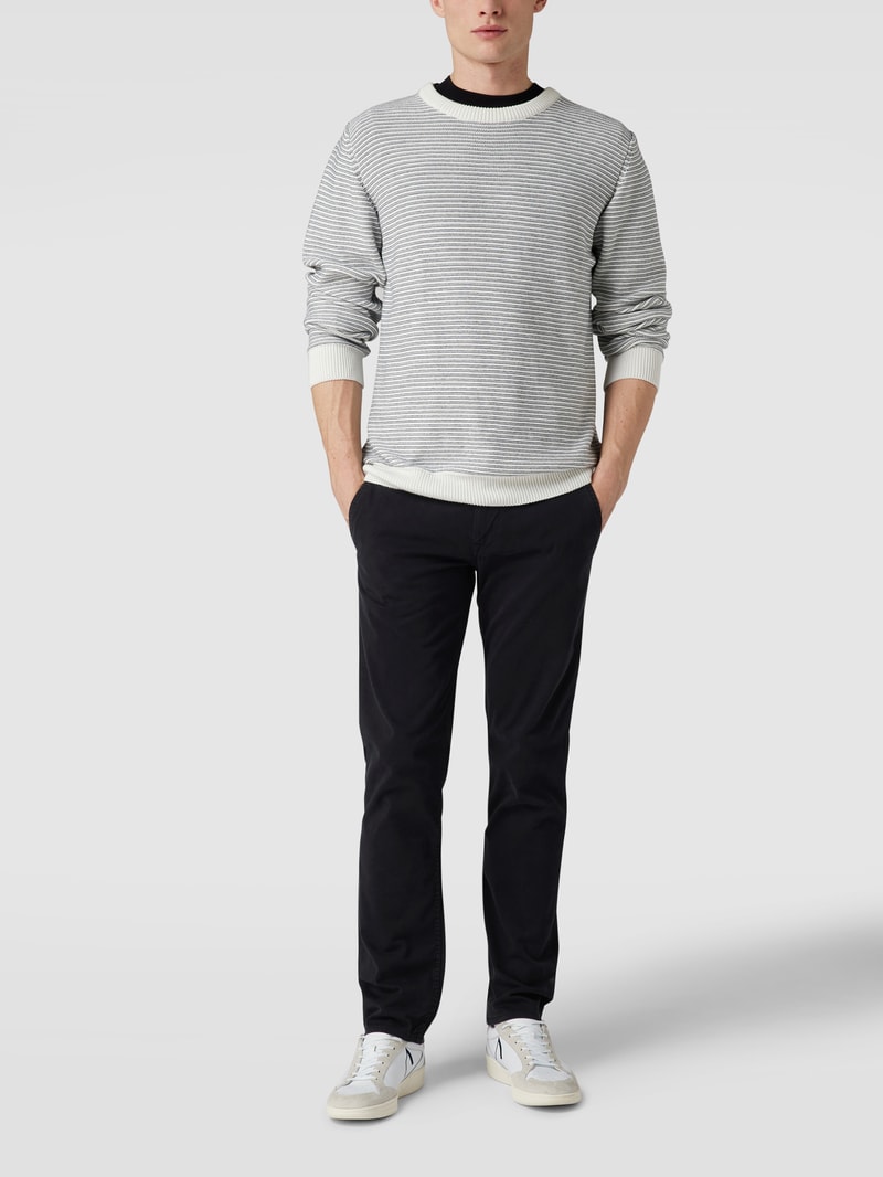 Slim Fit Chino mit Stretch-Anteil in schwarz