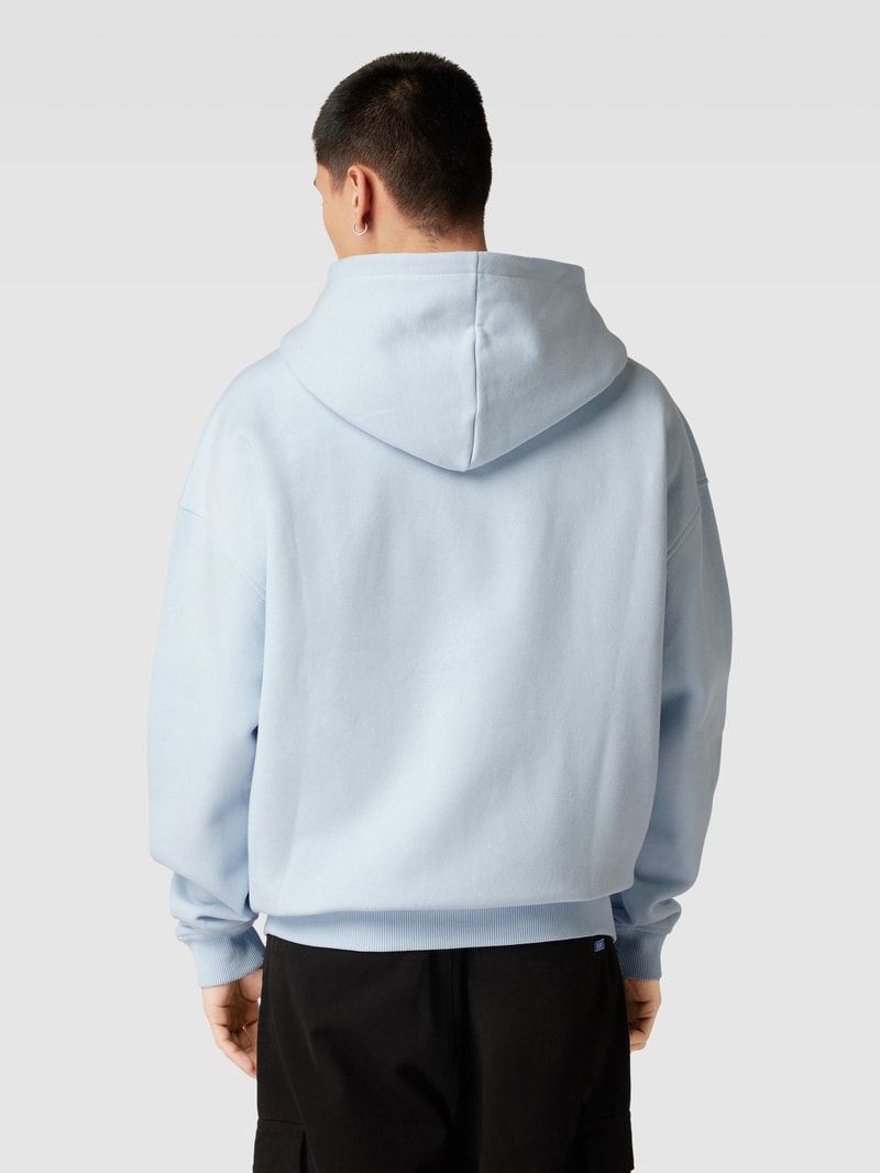 PEQUS X P&C - Oversized Sweatjacke mit Label-Details in ozean blau