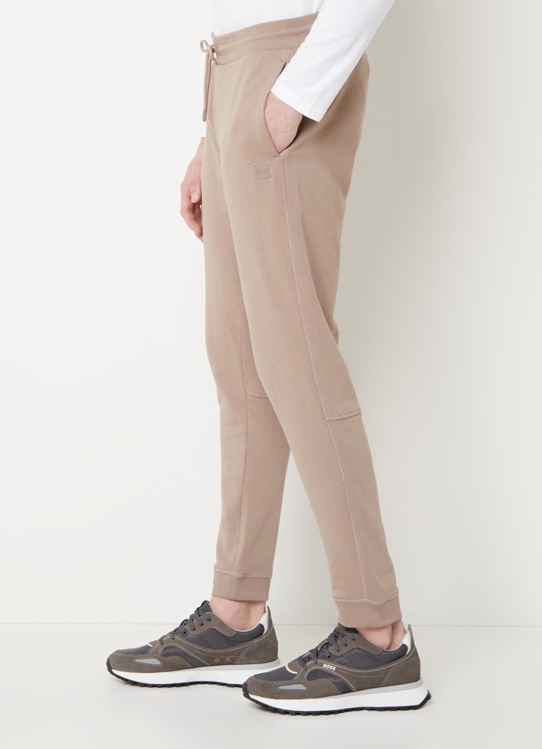 Pantaloni de trening slim fit de la HUGO BOSS, cu logo și buzunare laterale.