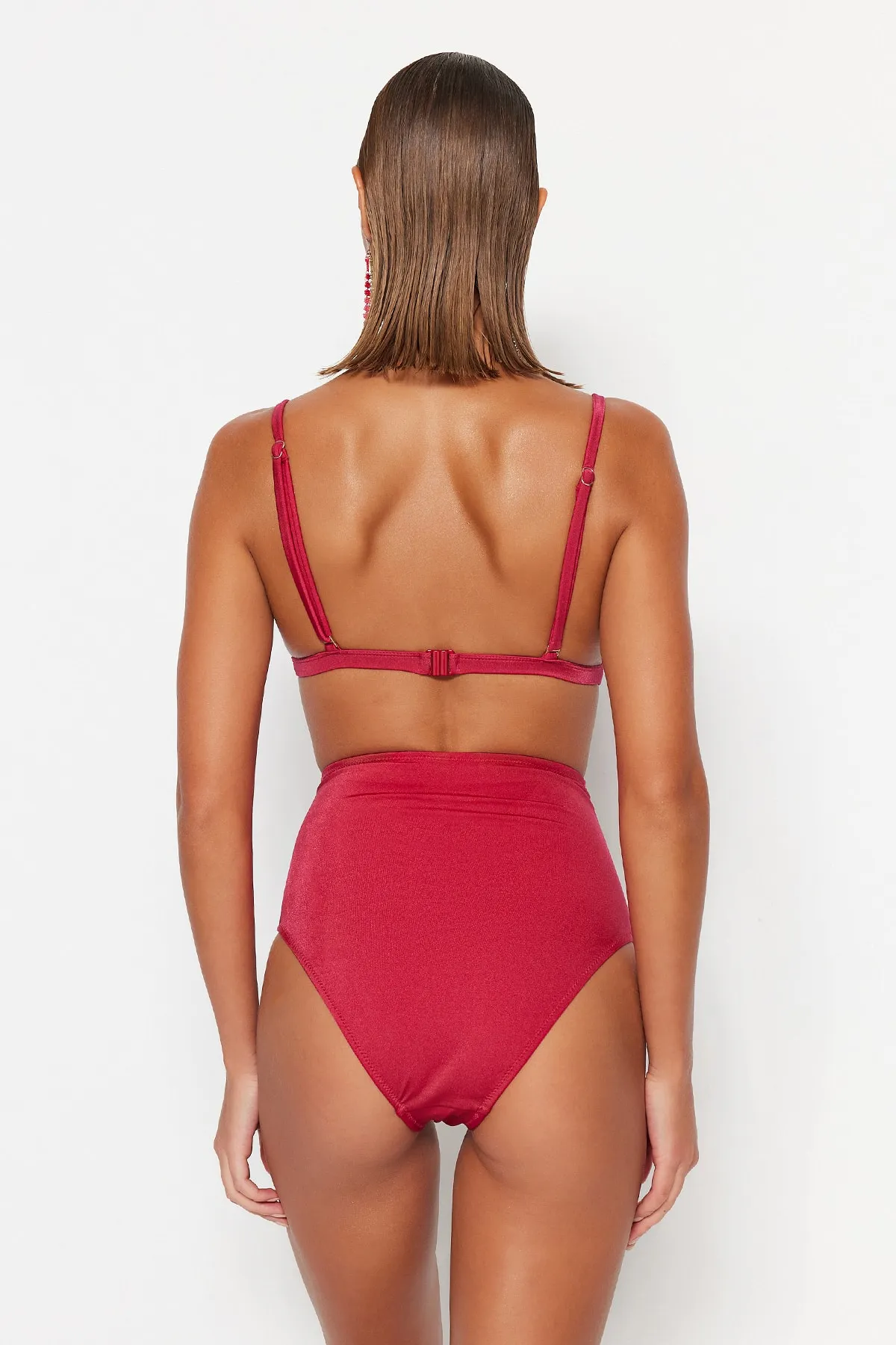 Trendyol Collection  Schmeichelhafte Bikinihose mit normalem Bein und hoher Taille in Burgunderrot TBESS20BA0018