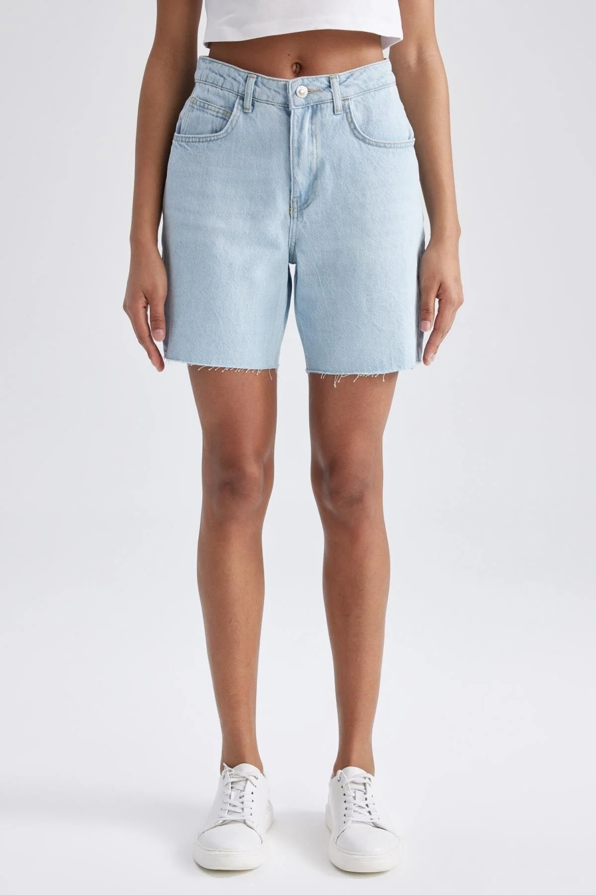 DeFacto  Jeans mit normaler Taille und abgeschnittenem Beinende, 100 % Baumwolle, Bermuda A2684ax23sm