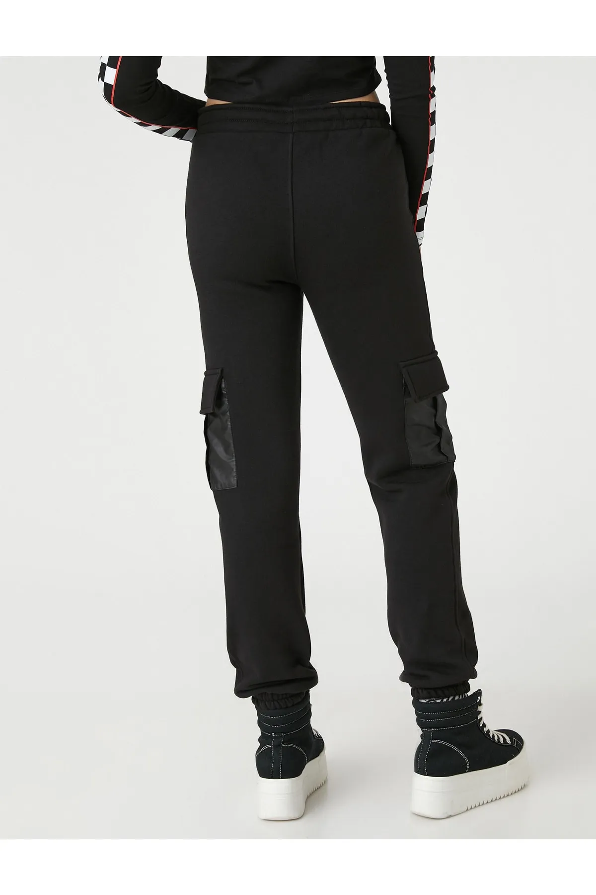 Koton  Jogger-Jogginghose mit Taschendetail, geschnürter Taille und Fleece-Innenseite