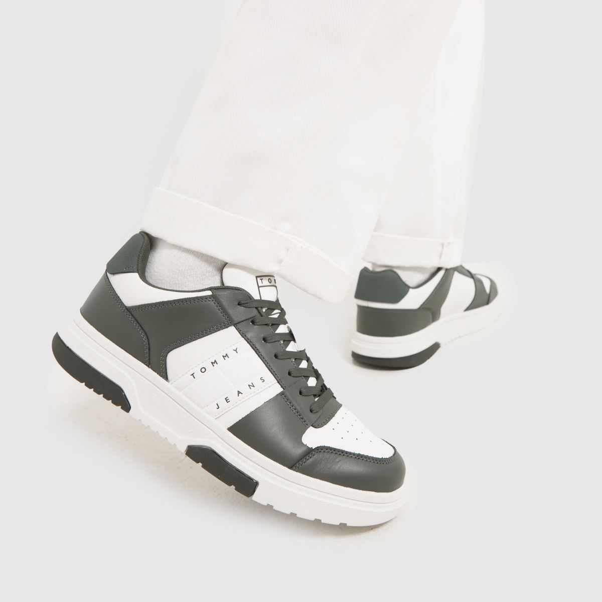 Tommy Jeans – Vita och gröna lädersneakers med cupsole 2.0