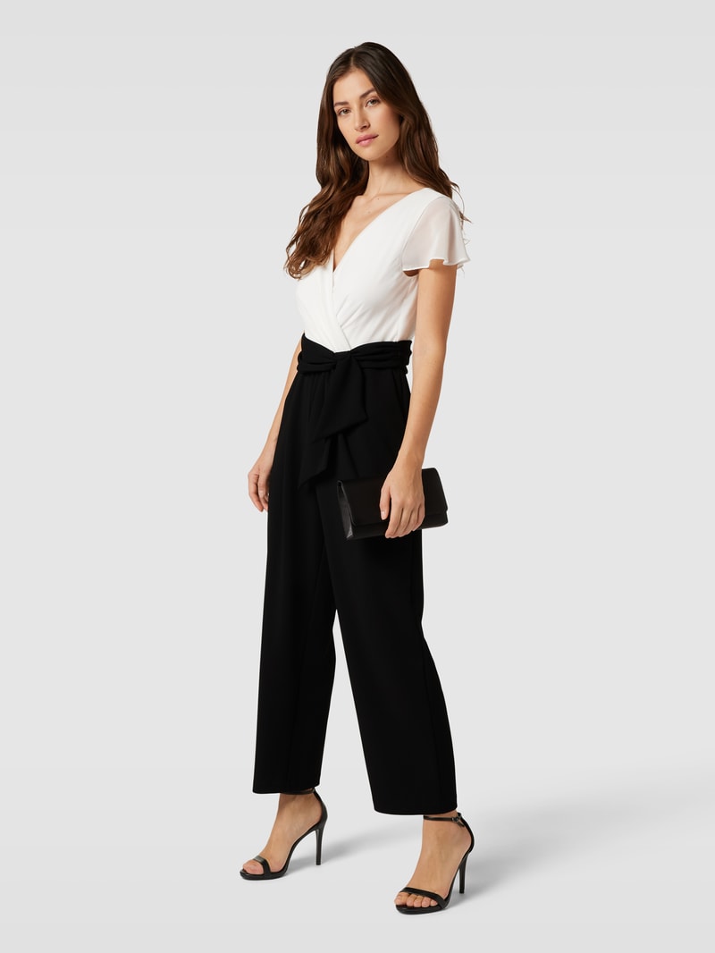 Jumpsuit mit Schmetterlingsärmeln in schwarz