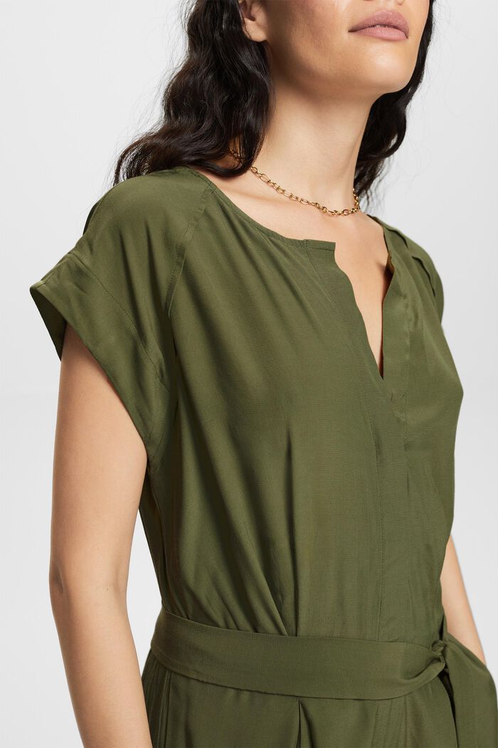 Jumpsuit mit Gürtel