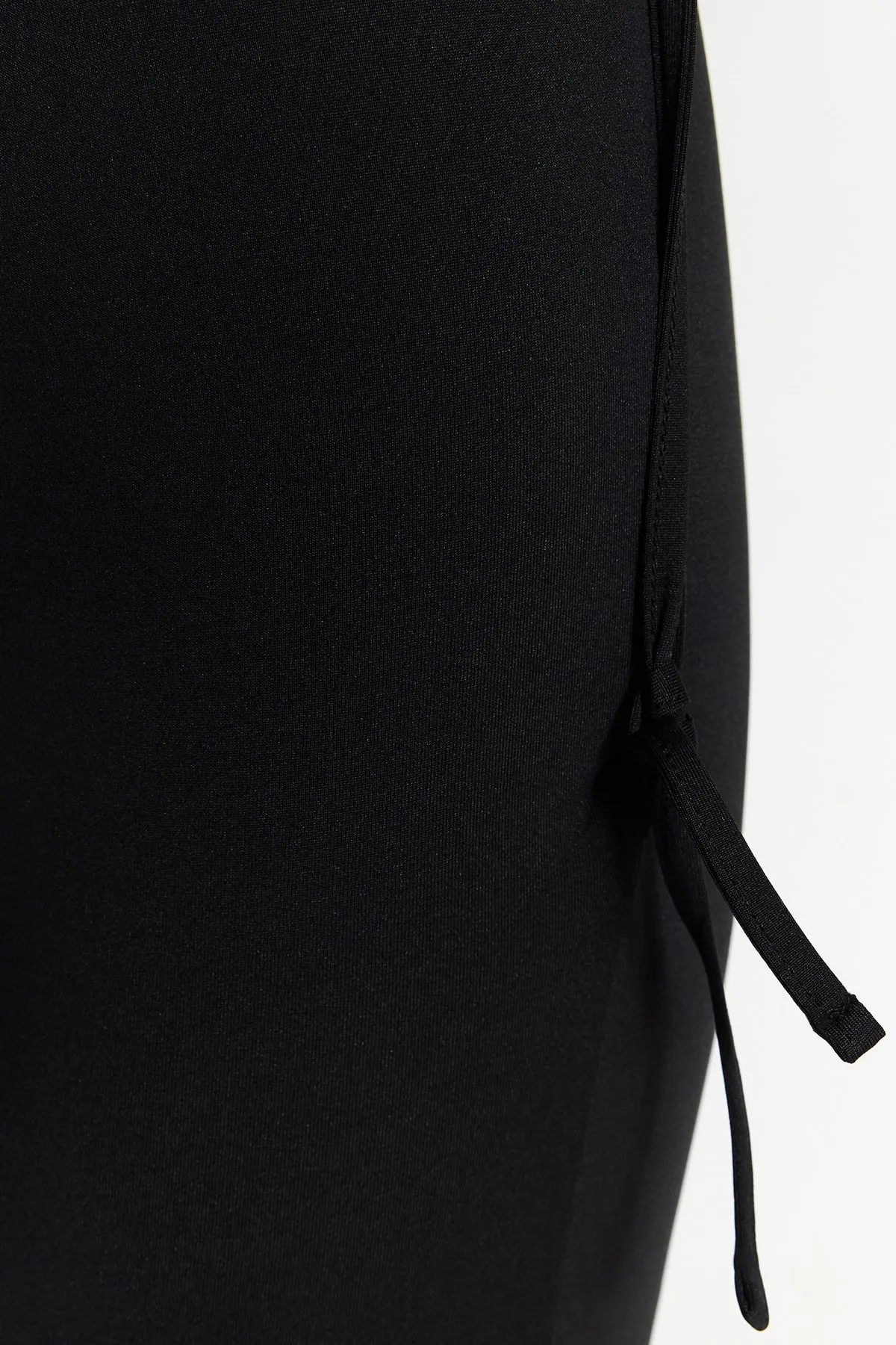 Trendyol Modest  Schwarzes, vollständig bedecktes, gestricktes Lycra-Badeanzugset mit Gürtel und Gürtel TCTSS23CF00043