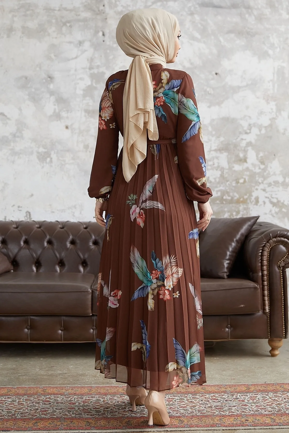 InStyle  Ares Chiffonkleid mit Federmuster – Bitterbraun