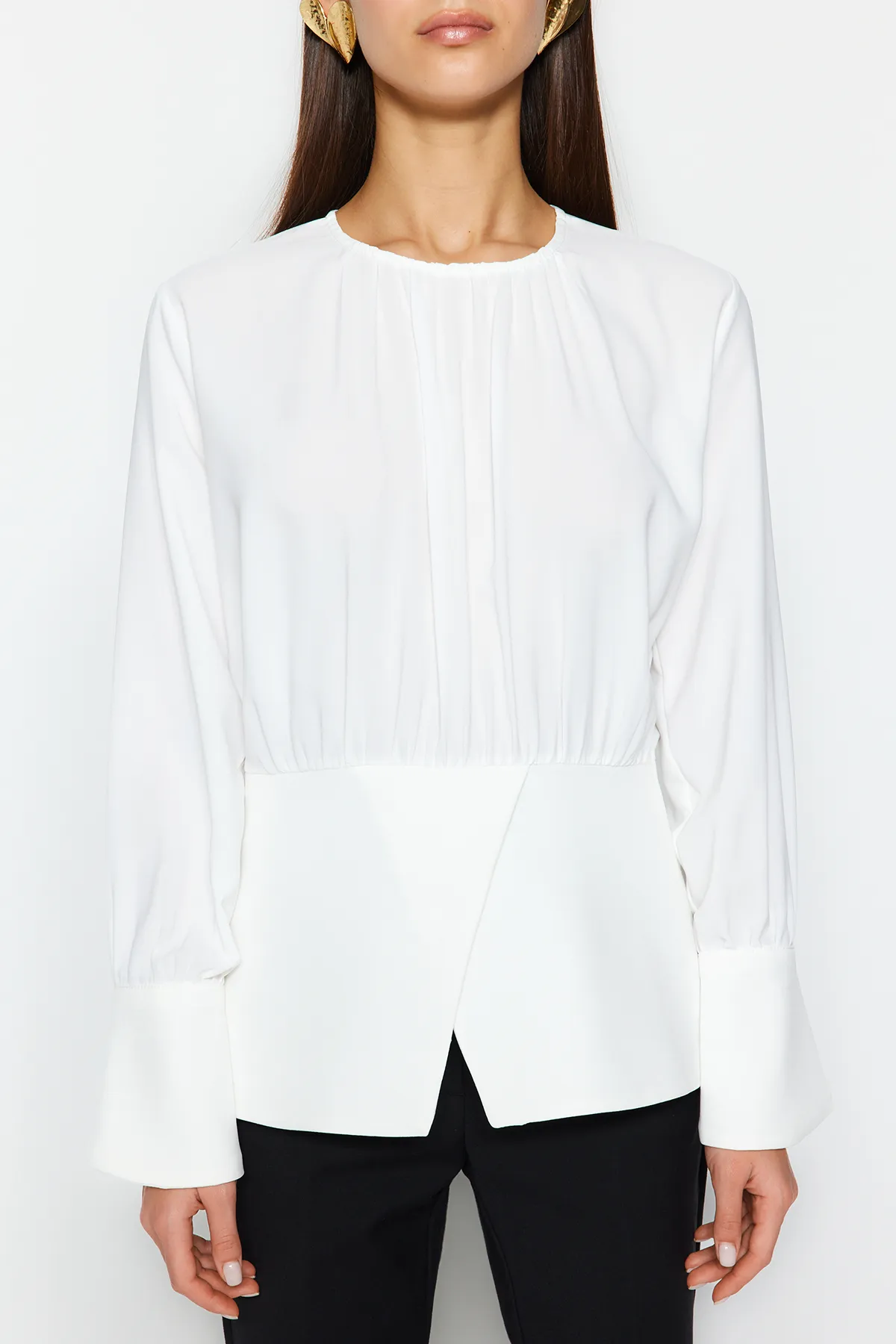 Trendyol Modest  Ecrufarbene, zweireihige, gewebte Tunika mit Schlitz und detailliertem Schnitt TCTSS24UK00000