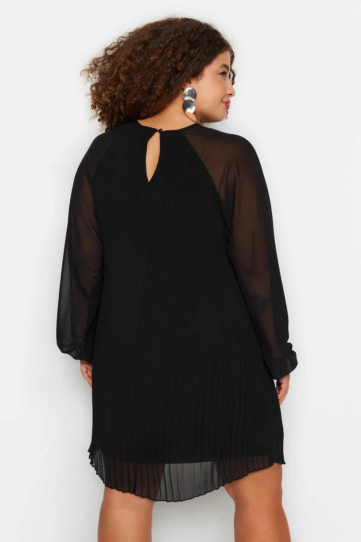 Trendyol Curve  Schwarzes gerade geschnittenes/Shift-Mini-Gewebekleid TBBAW24AH00075
