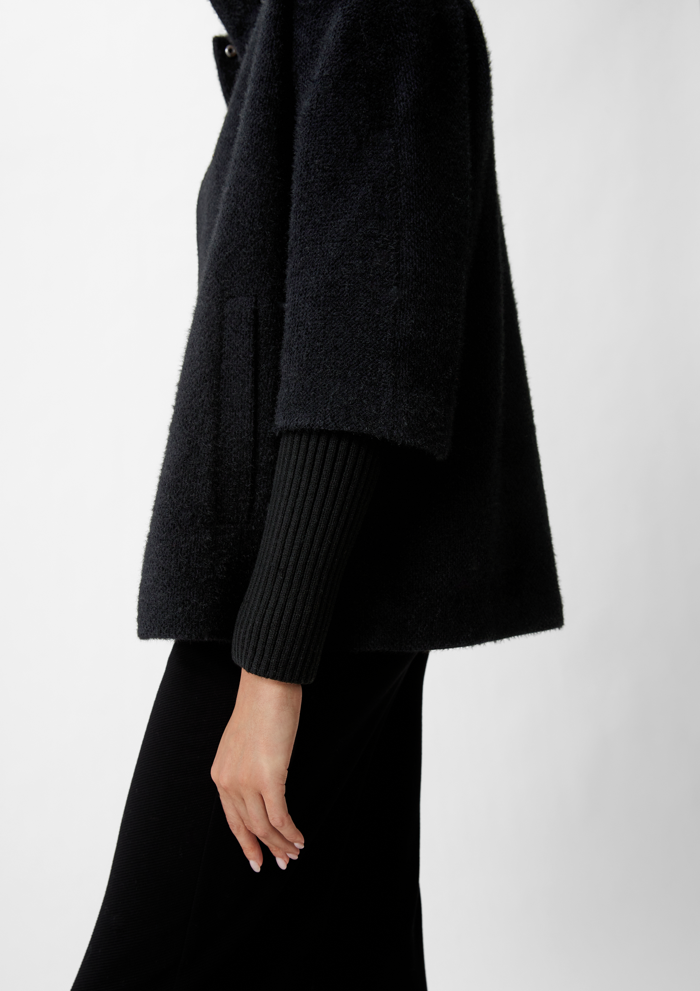 Kurzes Strick-Cape - schwarz