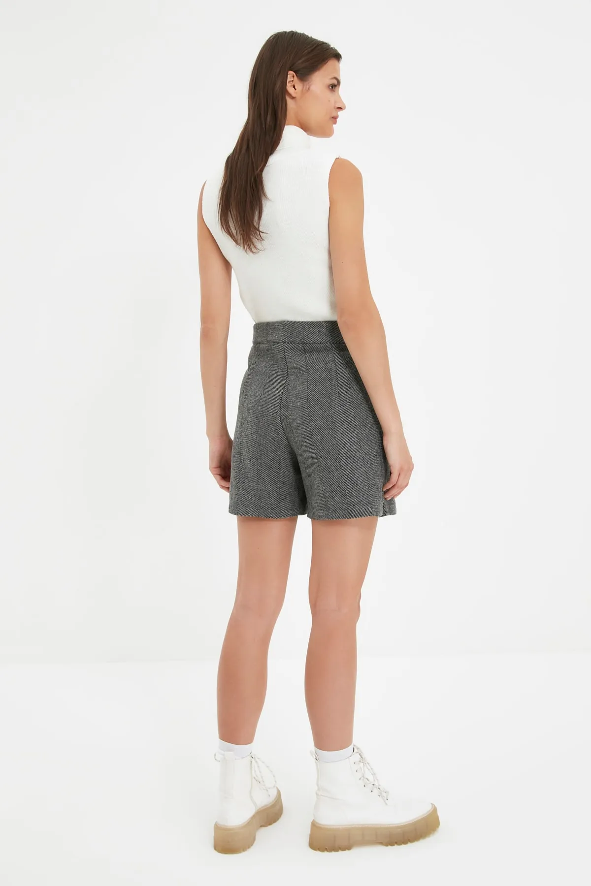 Trendyol Collection  Anthrazitfarbener, gewebter Shortsrock mit Wickelstich TWOAW21SR0082