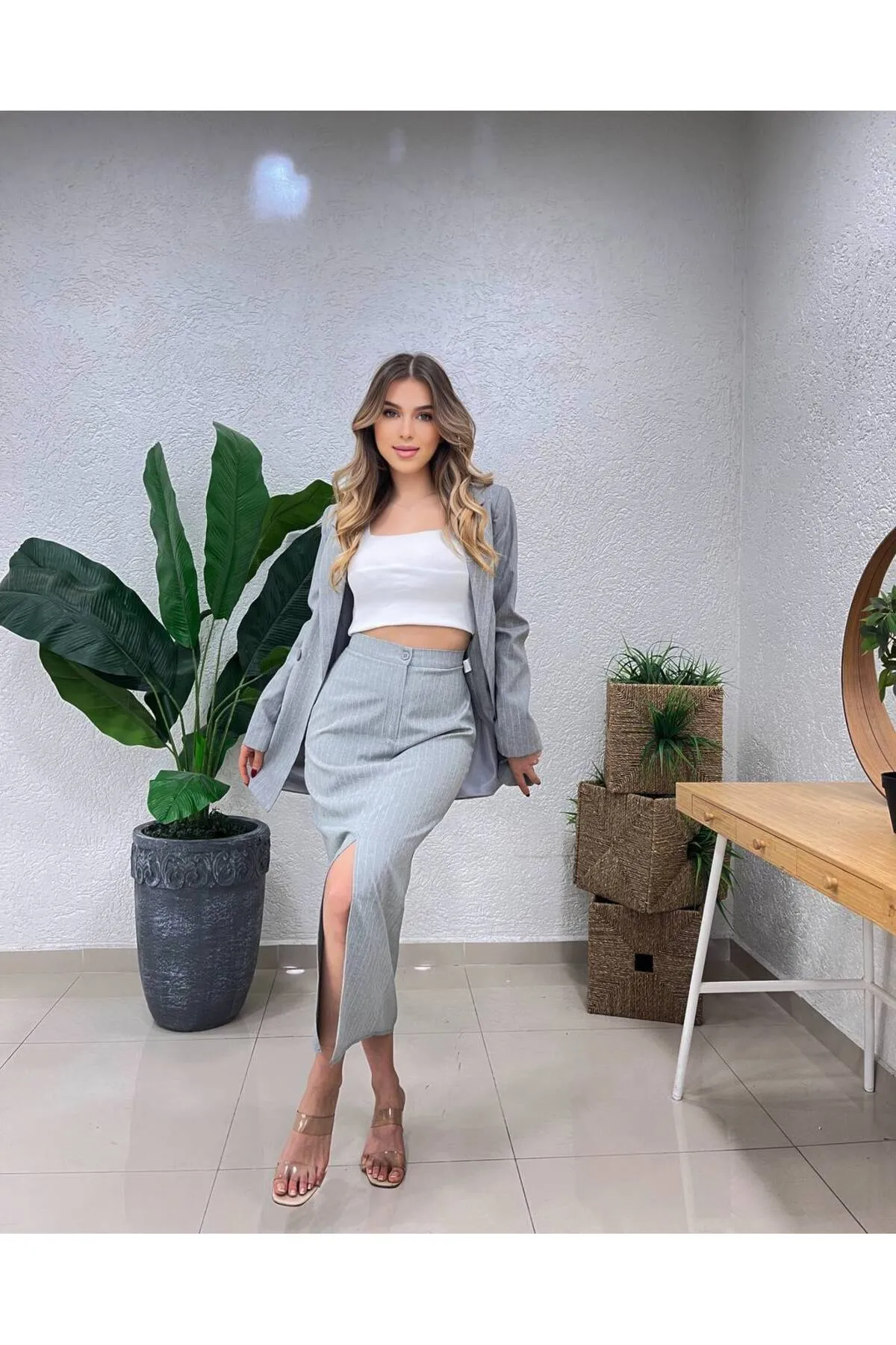 ZF BUTİK  OVERSIZED ANZUGKLEID MIT GESTREIFTEM ROCK
