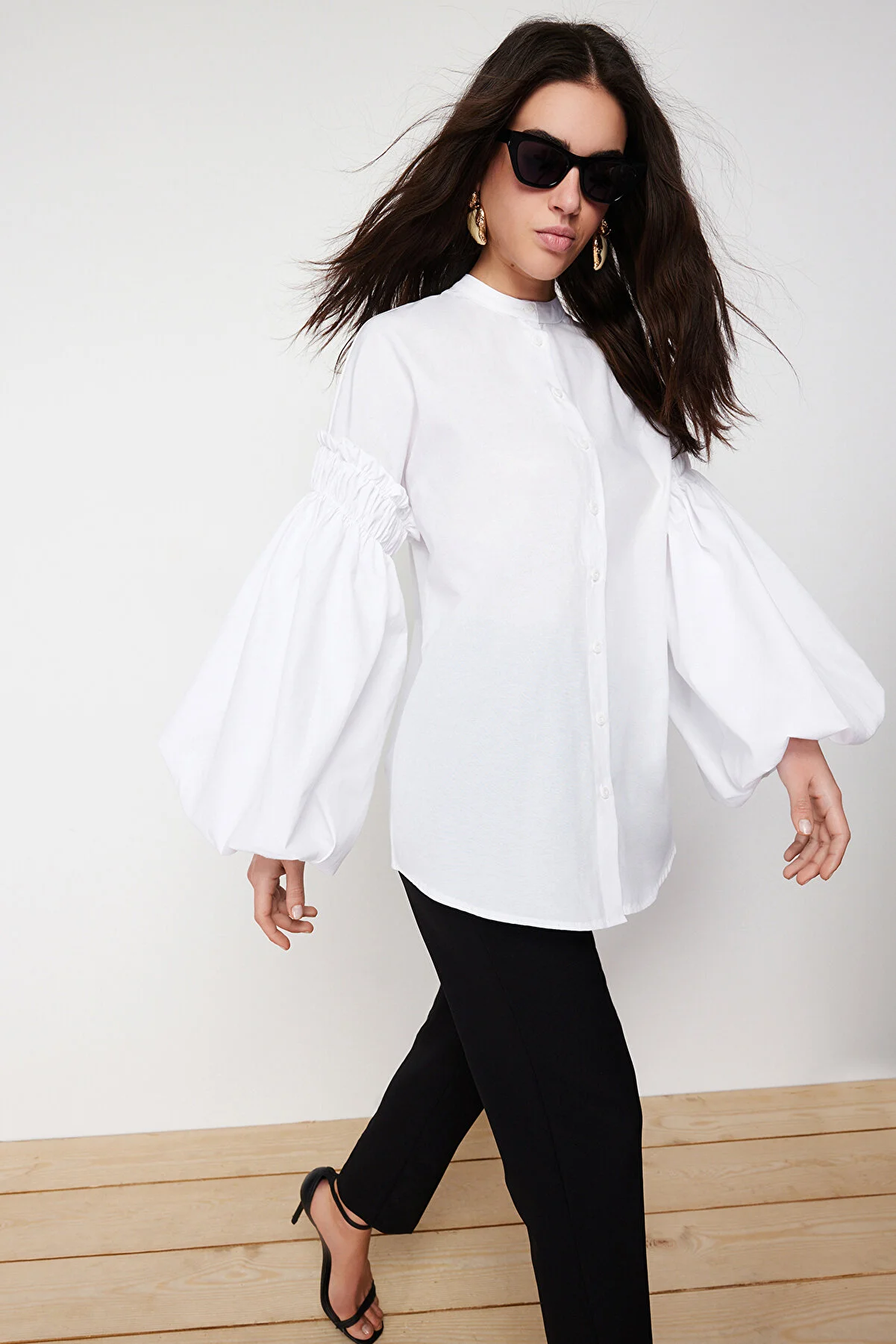 Trendyol Modest  Weißes gewebtes Baumwollhemd mit Ballonärmeln TCTSS24TG00048