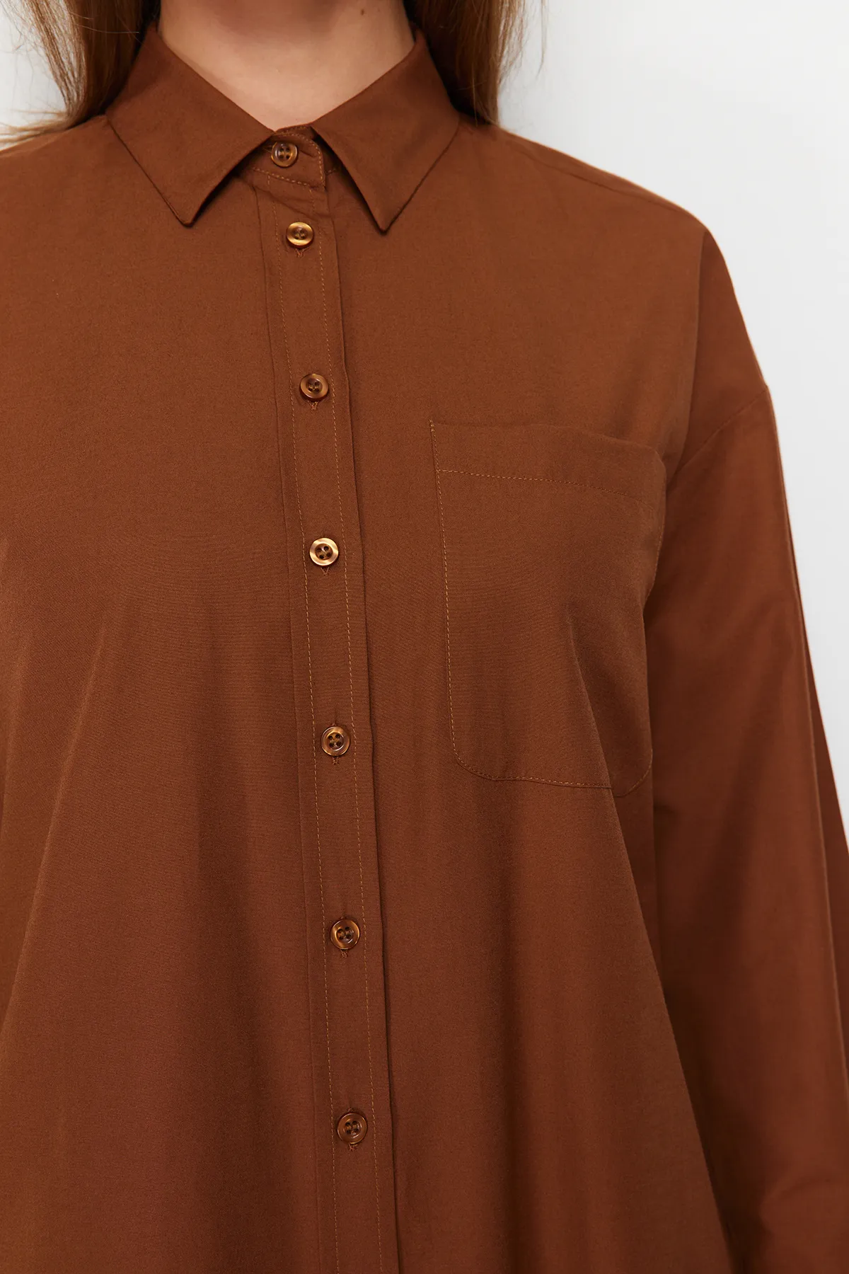 Trendyol Modest  Dunkelbraunes gewebtes Hemd mit Tasche und Schlitzdetail TCTAW22UK0080