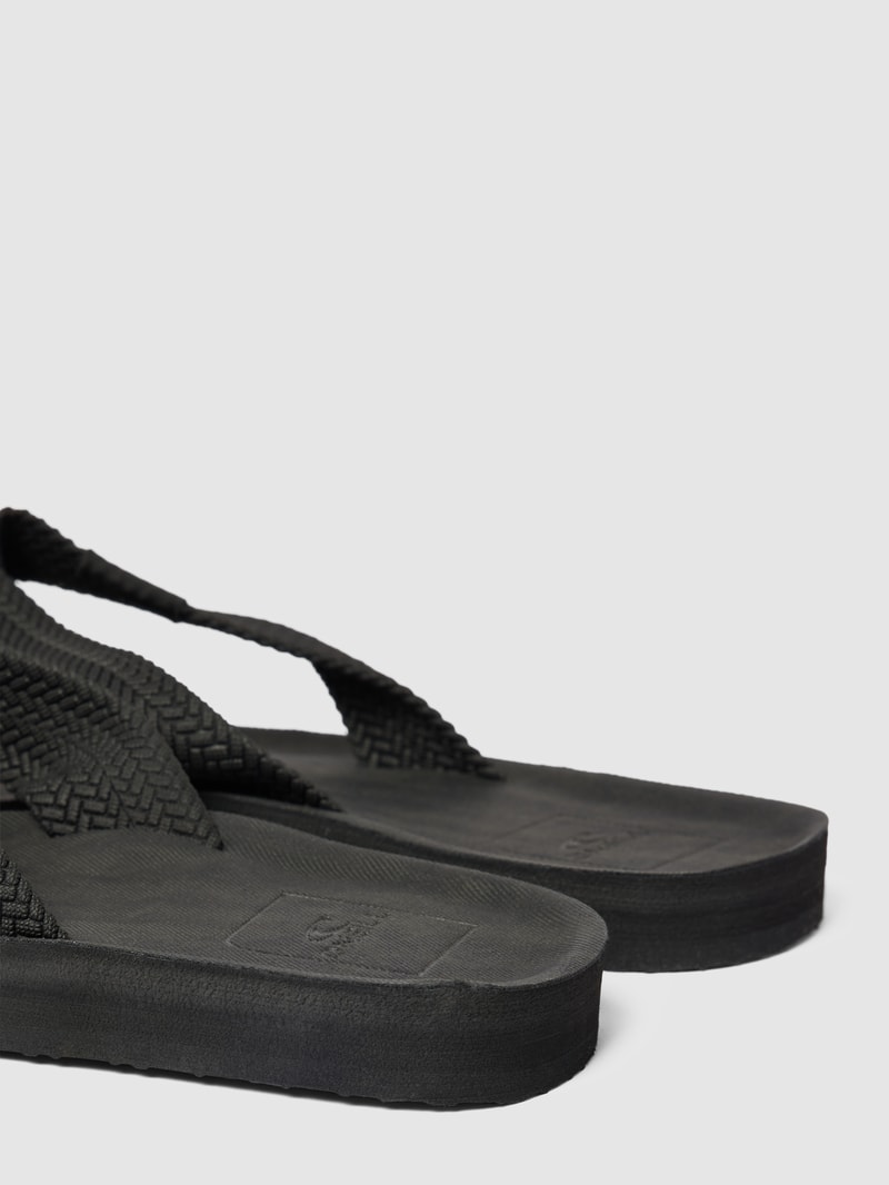 Zehentrenner in Flecht-Optik mit Label-Patch Modell 'CHAD' in schwarz