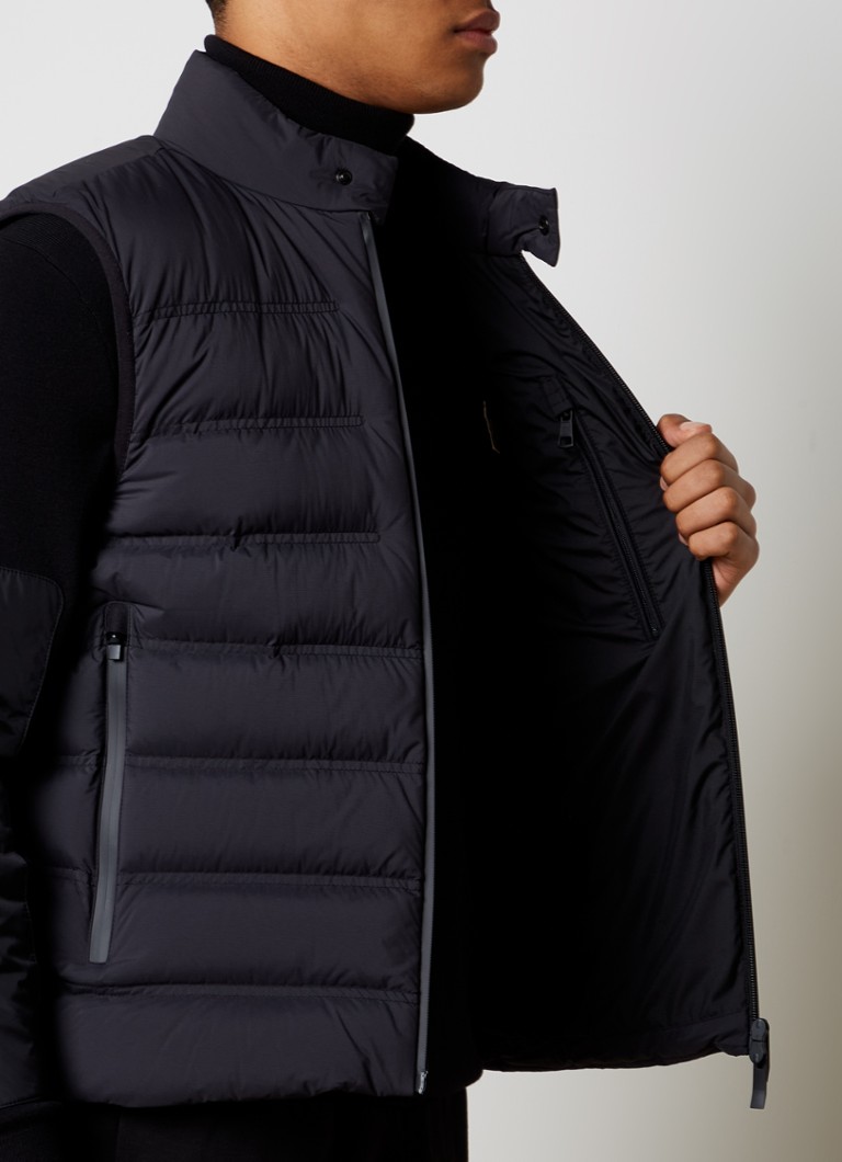 Vestă matlasată Moncler Oserot cu umplutură de puf și buzunare cu fermoar.