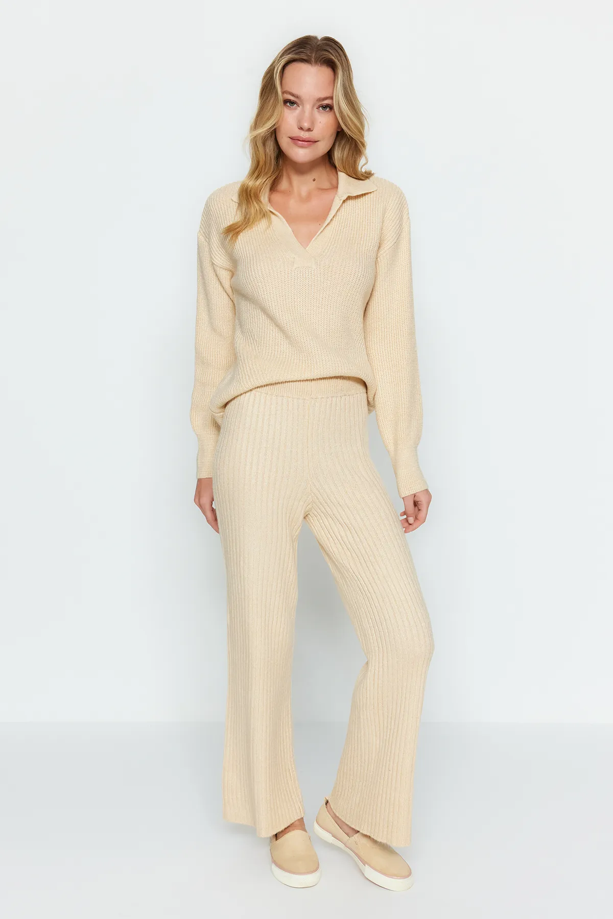 Trendyol Collection  Beiges Strickoberteil- und -unterteil-Set aus der Care Collection TWOAW24AU00097