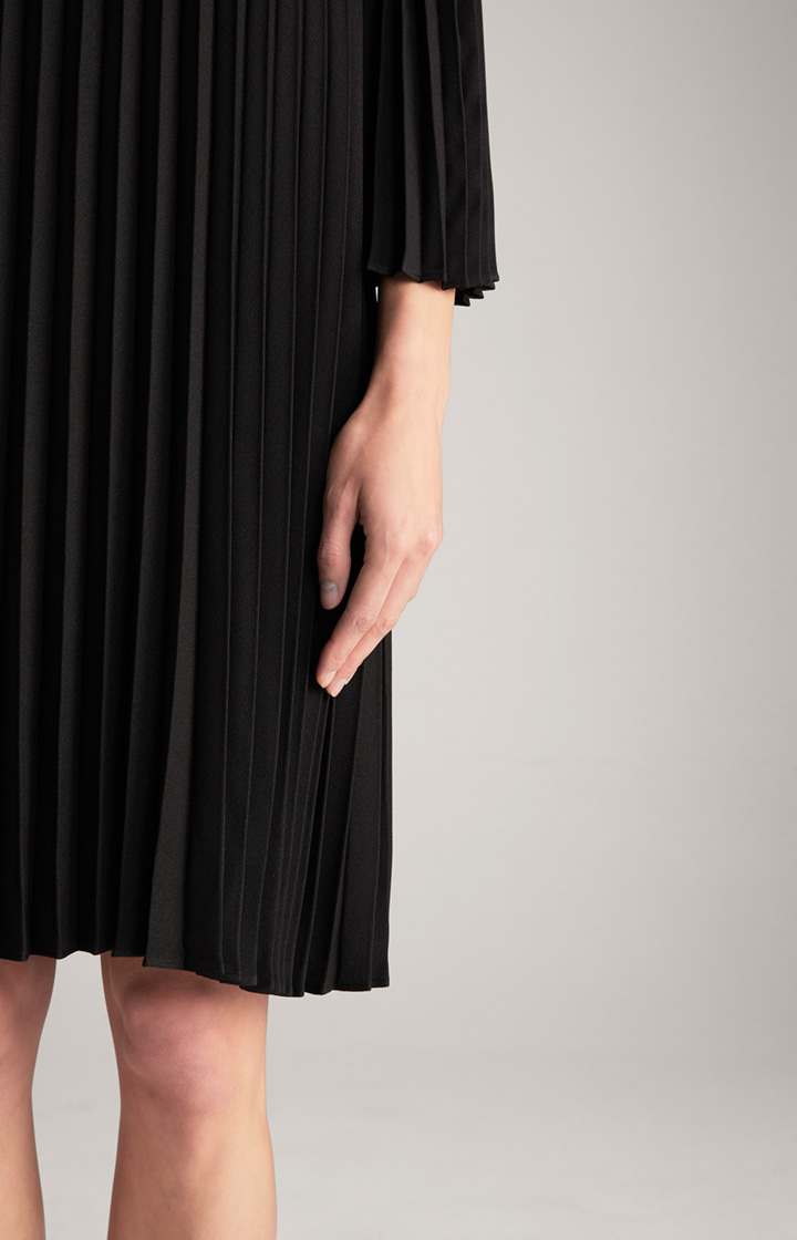 Plissee-Kleid in Schwarz