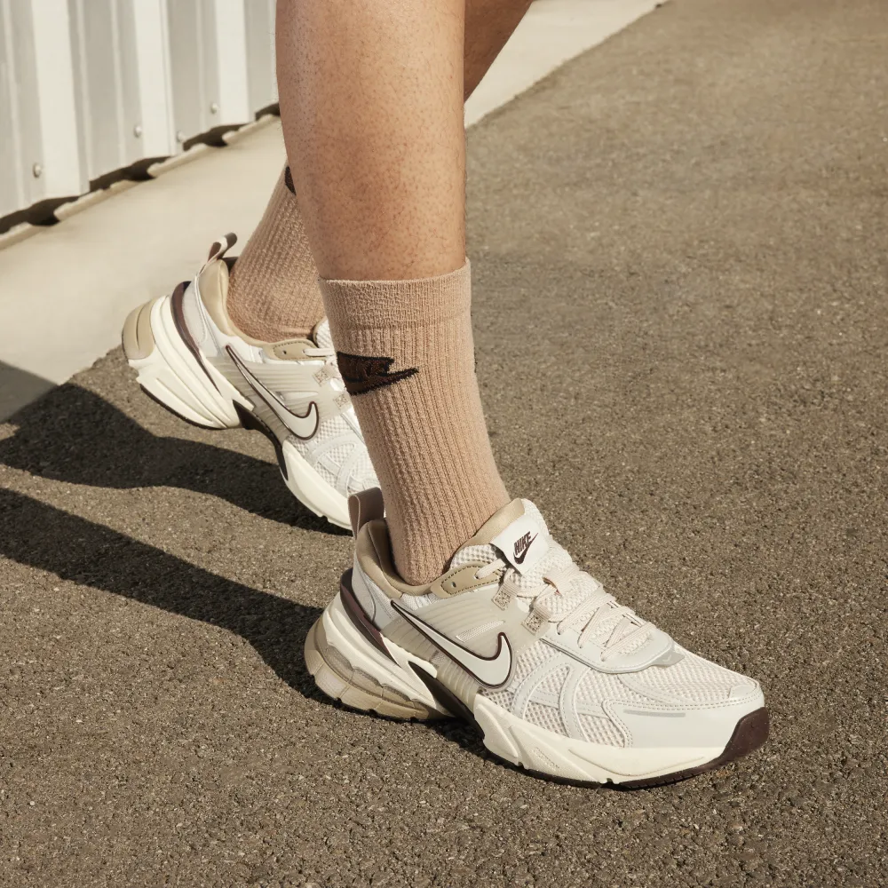 Nike V2K Run WMNS FD0736 103 / braun