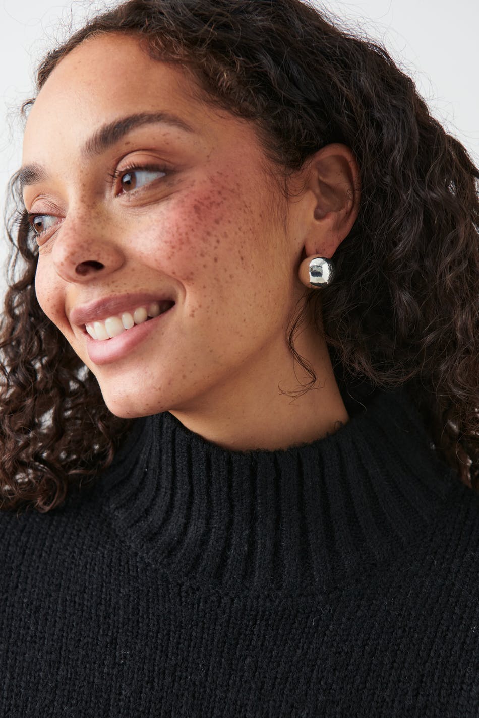 Round earrings