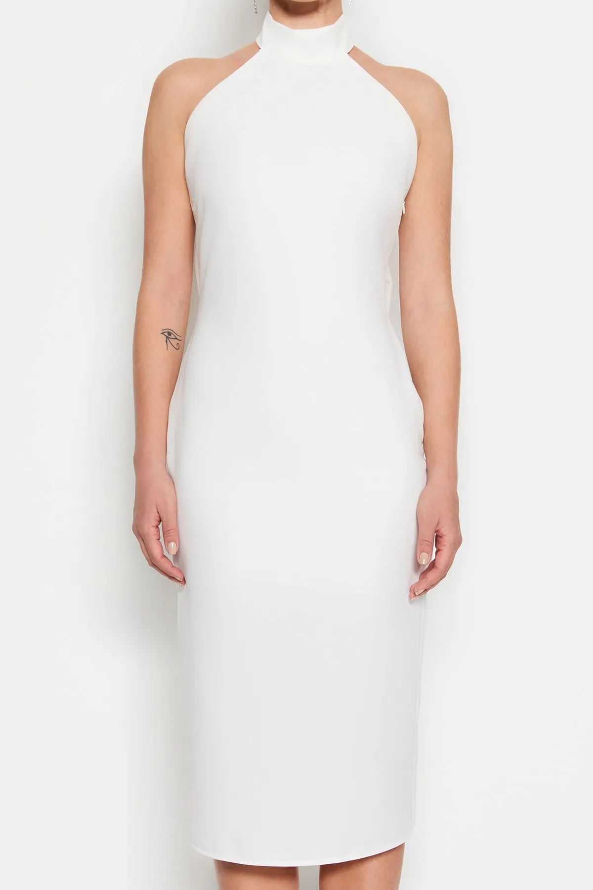 Trendyol Collection  Ecru Tailliertes, gefüttertes, gewebtes Hochzeits-/Hochzeits-Elegantes Abendkleid TPRSS23EL00457