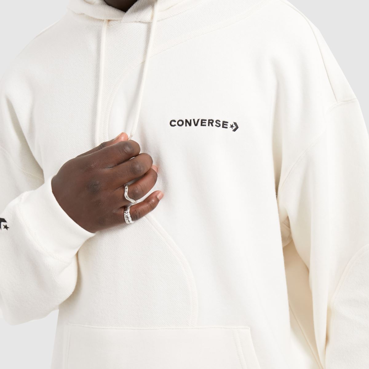 Converse – Vit, dynamisk blockerande huvtröja