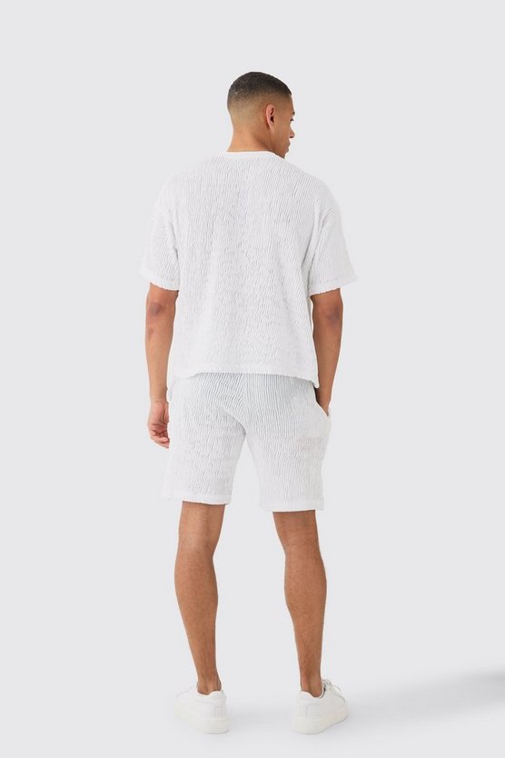 Kastiges T-Shirt und Shorts