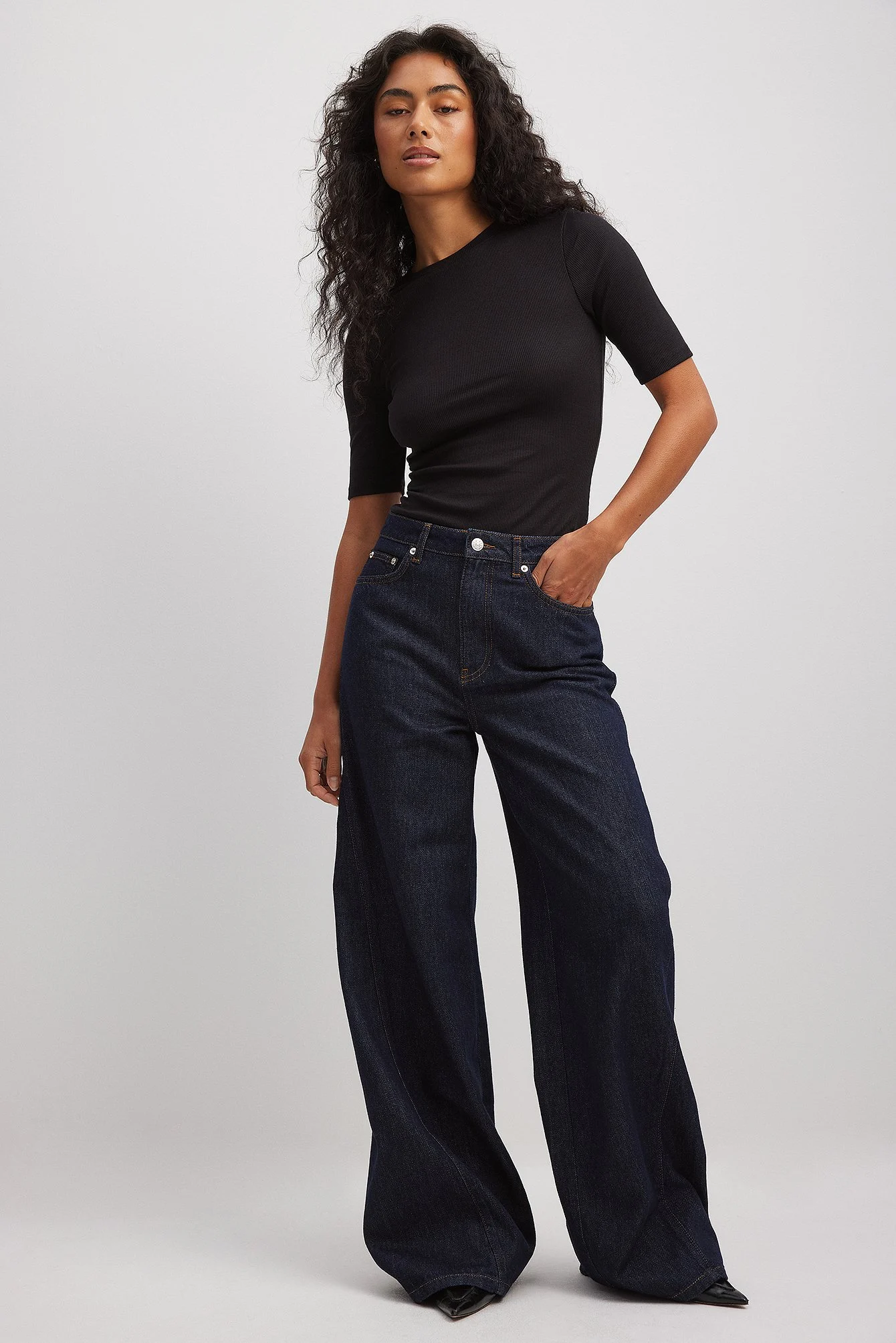 Jeans mit sehr weiten Beinen